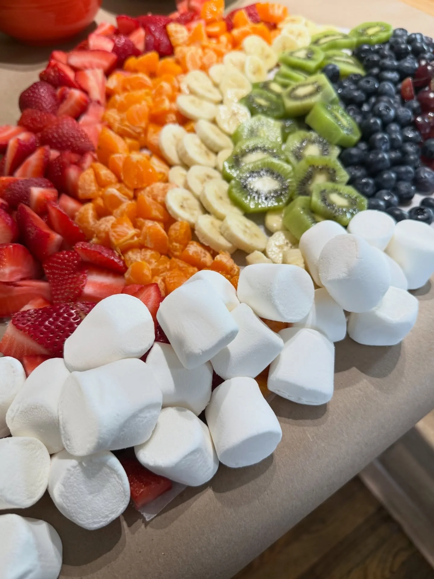 Your items don&rsquo;t have to be in rainbow order to be organized. But sometimes it&rsquo;s fun to organize your fruit&hellip; for St. Patrick&rsquo;s Day that is! ☘️🌈🍀