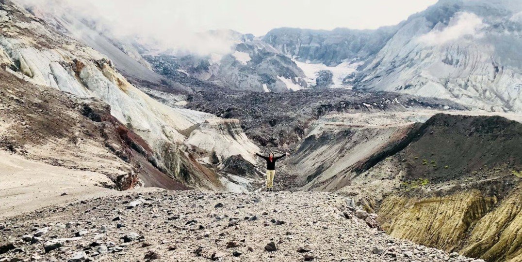 Crater Glacier Overlook Hike with MSHI Geologist