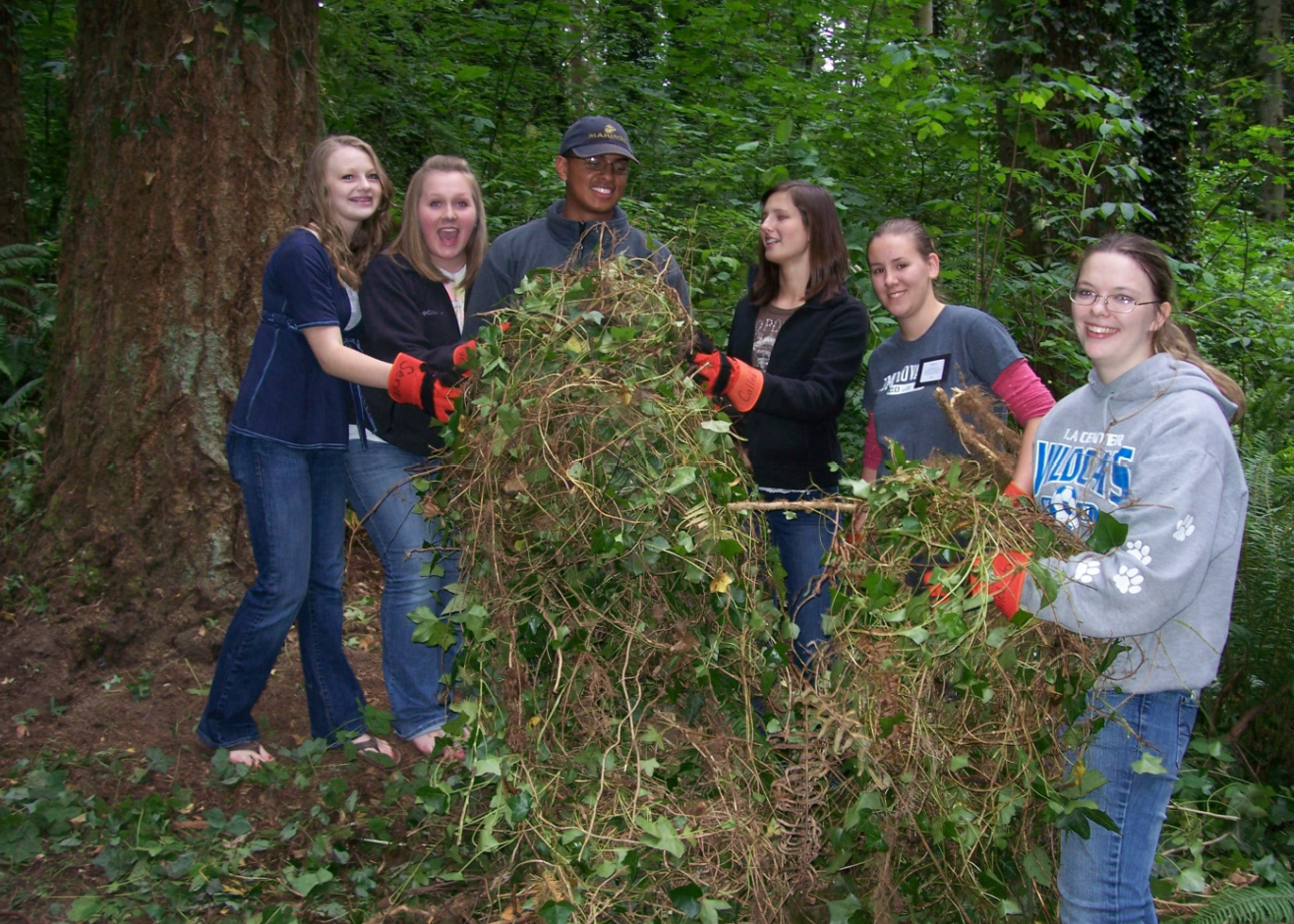 National Public Lands Day – Ivy Removal at the Historic Covington House