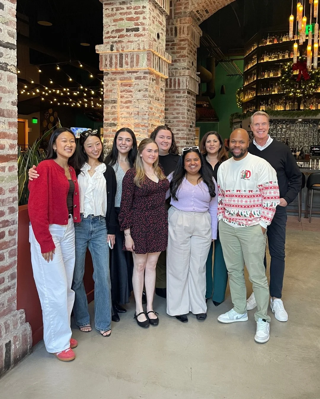 Nothing like a festive lunch around the plancha to bring the holiday cheer! 🎁

We got to enjoy incredible food, lots of laughs, and our annual white elephant gift exchange! Huge thanks to @descansorestaurant for hosting us. The perfect way to celebr