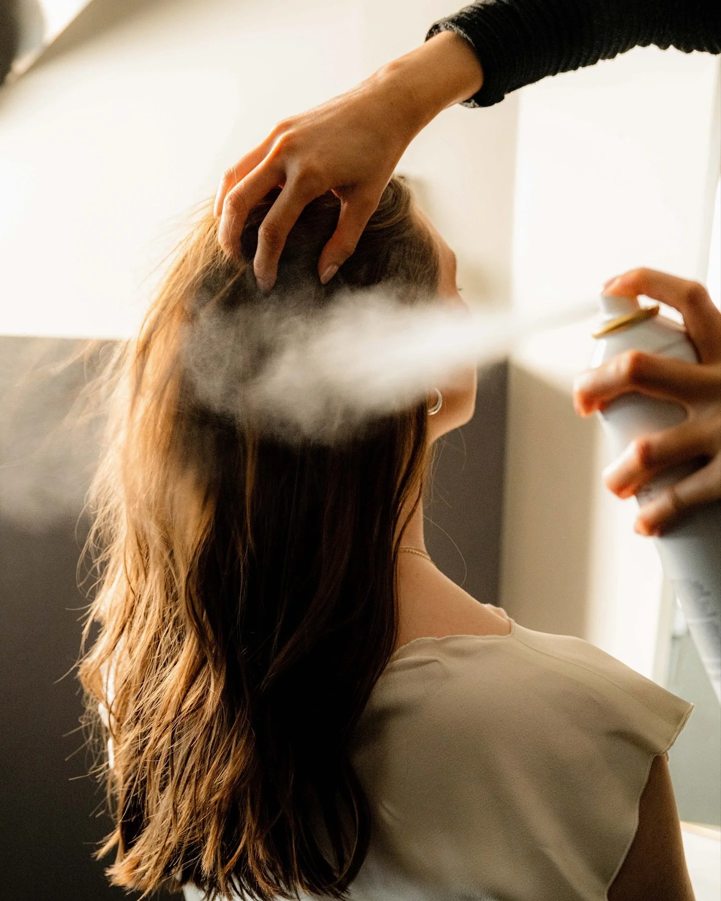 Effortless texture starts with Mr. Smith Dry Texture Spray. It adds volume, movement, and a lived-in finish - the perfect product for an undone yet polished style.

After washing, apply heat protectant, then use your fingertips to guide a light curl 