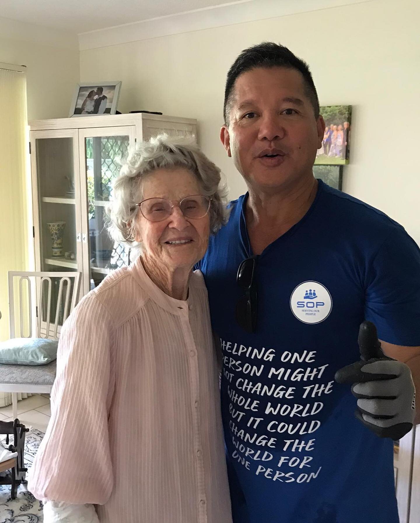 The SO-People-Power out in full force removing flood-affected carpet from Kathleen's home 💙
&bull;
&bull;
&bull;
#SOP #servingourpeople #logan #brisbane #goldcoast #northernNSW #NSW #QLD #charity #volunteer #volunteering #giveback #donate #give #hel