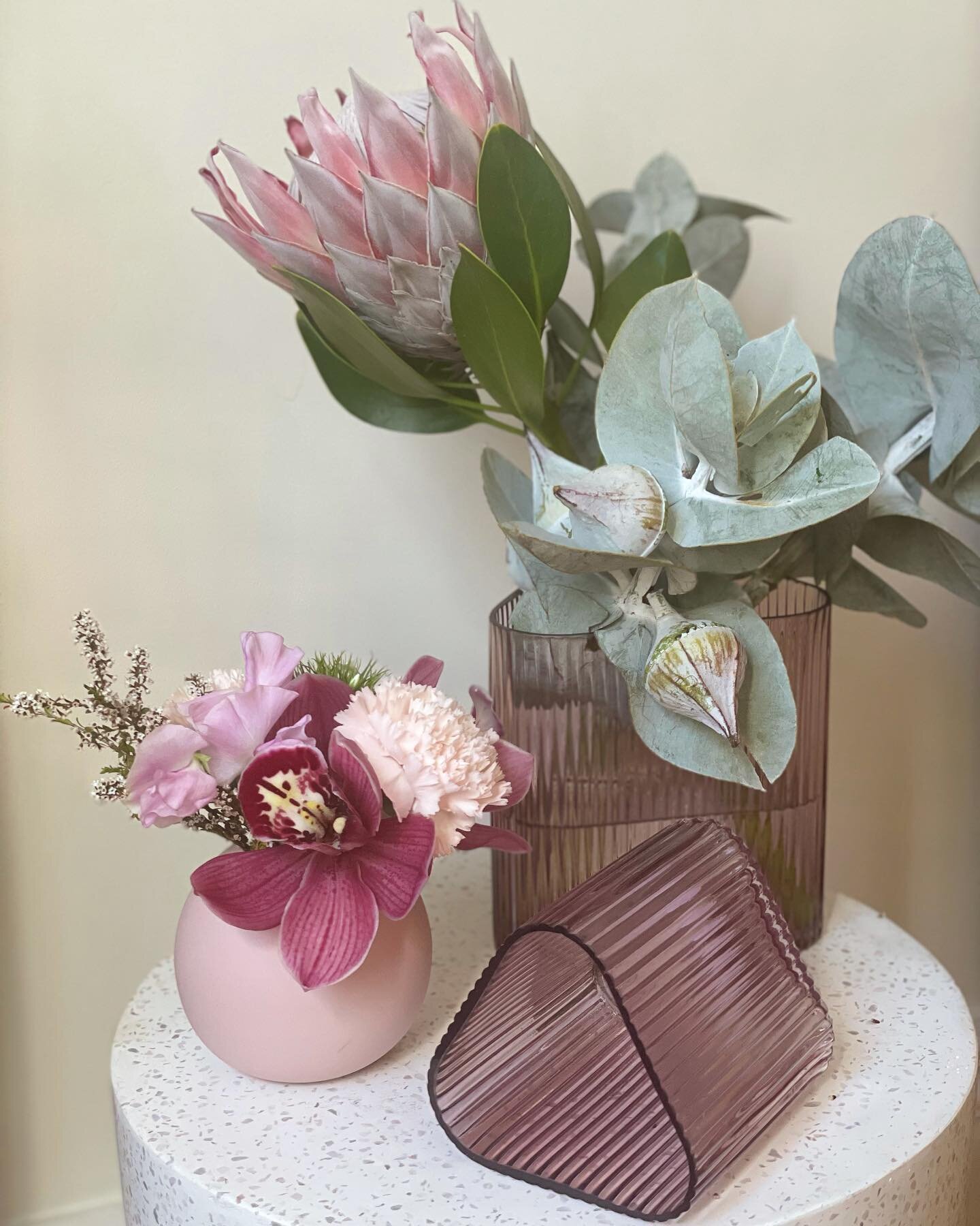 .
Lots of New Vases &amp; Candles 
To go with our beautiful flower arrangements.
 @marmosetfound @celia.loves 
Small @marmosetfound vases are $30 
Large glass $55
.
.
.
.
#marmosetfound #marmoset #glassvase #pinkvase #posies #icypink #cermic #smallva