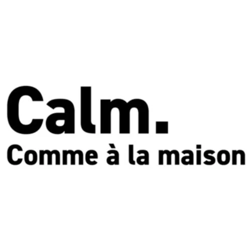 Texte en noir sur fond blanc disant 'Calm. Comme à la maison'.