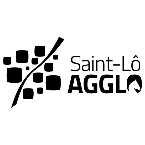 Logo de Saint-Lô Agglo avec des formes abstraites et un mouton stylisé.