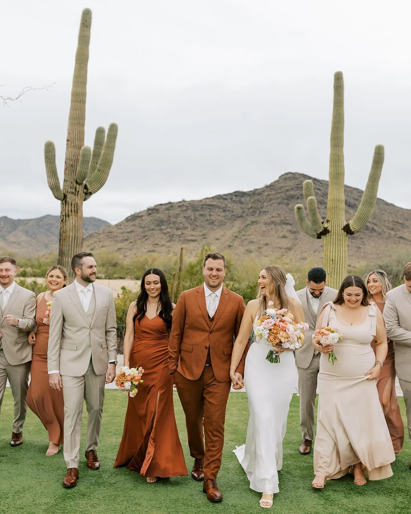 I always enjoyed rainy days in the desert 💕

Venue: @thewillowaz 
Photography: @katieburrichterphoto
Florals: @harperfloralco 

&bull;
&bull;
&bull;
#pnwweddingphotographer #vancouverweddingphotographer #portlandweddingphotographer #PNWwedding #kati