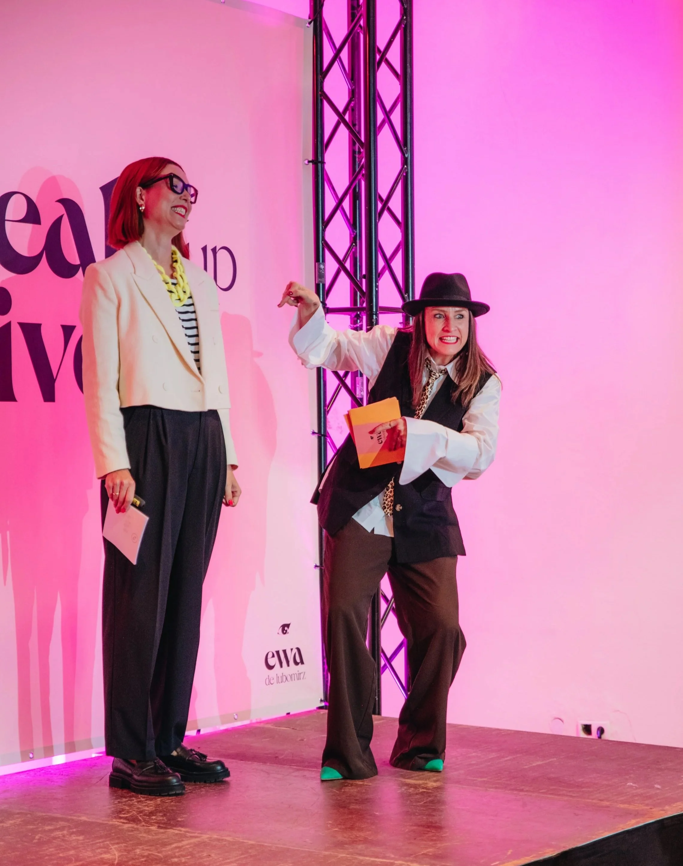 Stefanie Heiserowski als Keynote Speakerin auf der Bühne