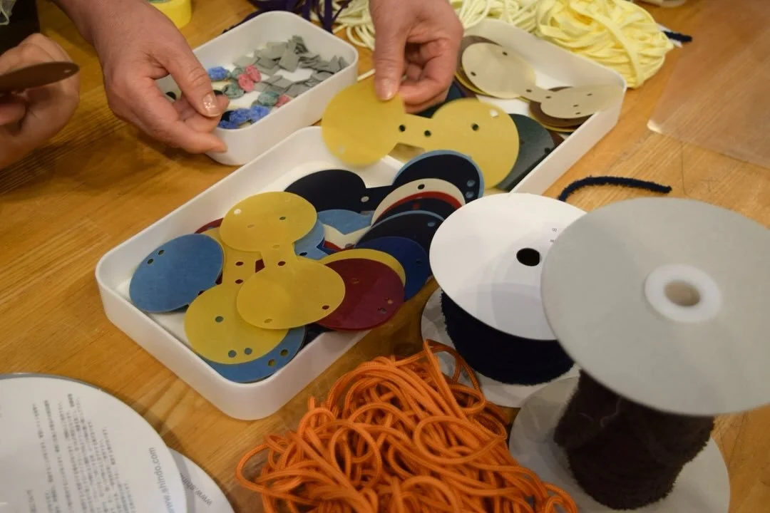 .
みんなでつくろう　アップサイクルモンスター

株式会社colourloop&times;京都光華女子大学学Booo『タバラボ』
繊維をアップサイクルして、自分だけのチャームをつくるイベント(参加無料)

開催日:11/2(日)10:30〜12:00、13:30〜15:30
開催場所:京エコロジーセンター

参加者の皆様、自由な発想で個性的なデザインのモンスターを製作されました。

#colourloop #京都光華女子大学 #京エコロジーセンター
#リサイクル #アップサイクル 
#サステナ