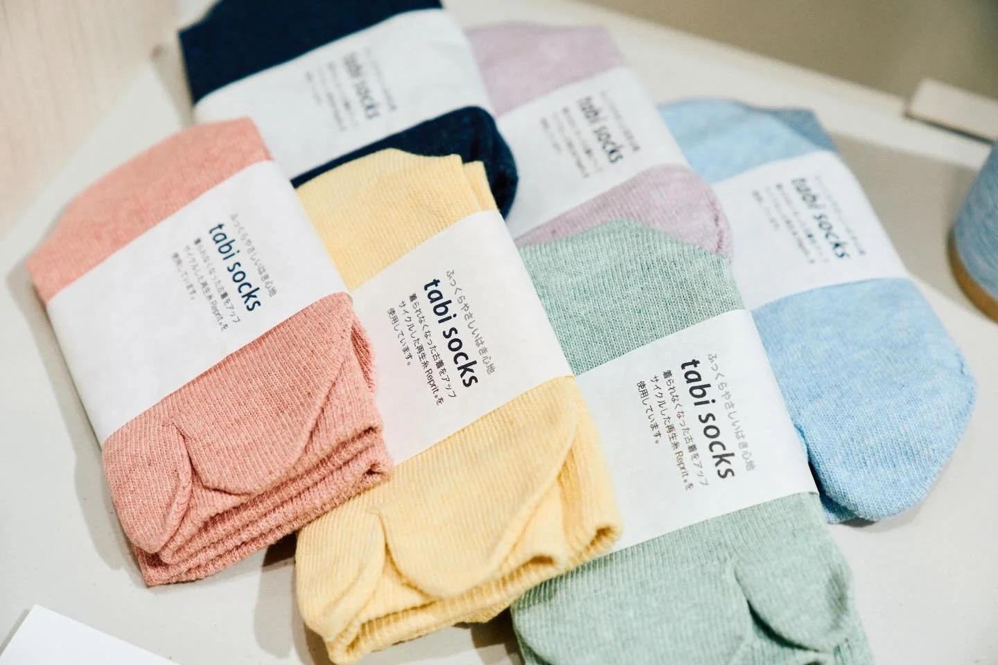 .
2026.2.4(wed) - 4.28(tue)
大丸東京店 9F「明日見世」にcolourloopが出品

「買う」から「出会う」へ。未来につながるアイテムと、
そのブランドストーリーを体験できるお店です。 

足袋（TABI）
S〜Mサイズ（22〜25㎝）
Lサイズ（25〜27㎝）

実際の色味や素材感を、ぜひ店頭で体験してください。
https://dmdepart.jp/asumise/

#colourloop #カラーループ #明日見世
 #asumise #大丸東京店