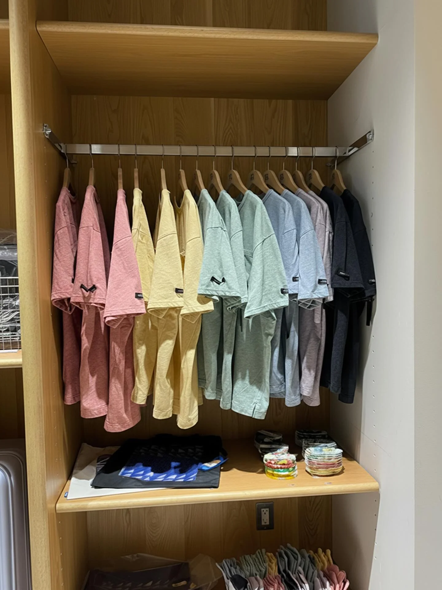 .
2026.2.4(wed) - 4.28(tue)
大丸東京店 9F「明日見世」にcolourloopが出品

「買う」から「出会う」へ。未来につながるアイテムと、
そのブランドストーリーを体験できるお店です。 

Tシャツ
 S / M / L（ユニセックス）

実際の色味や素材感を、ぜひ店頭で体験してください。
https://dmdepart.jp/asumise/

#colourloop #カラーループ #明日見世
 #asumise #大丸東京店