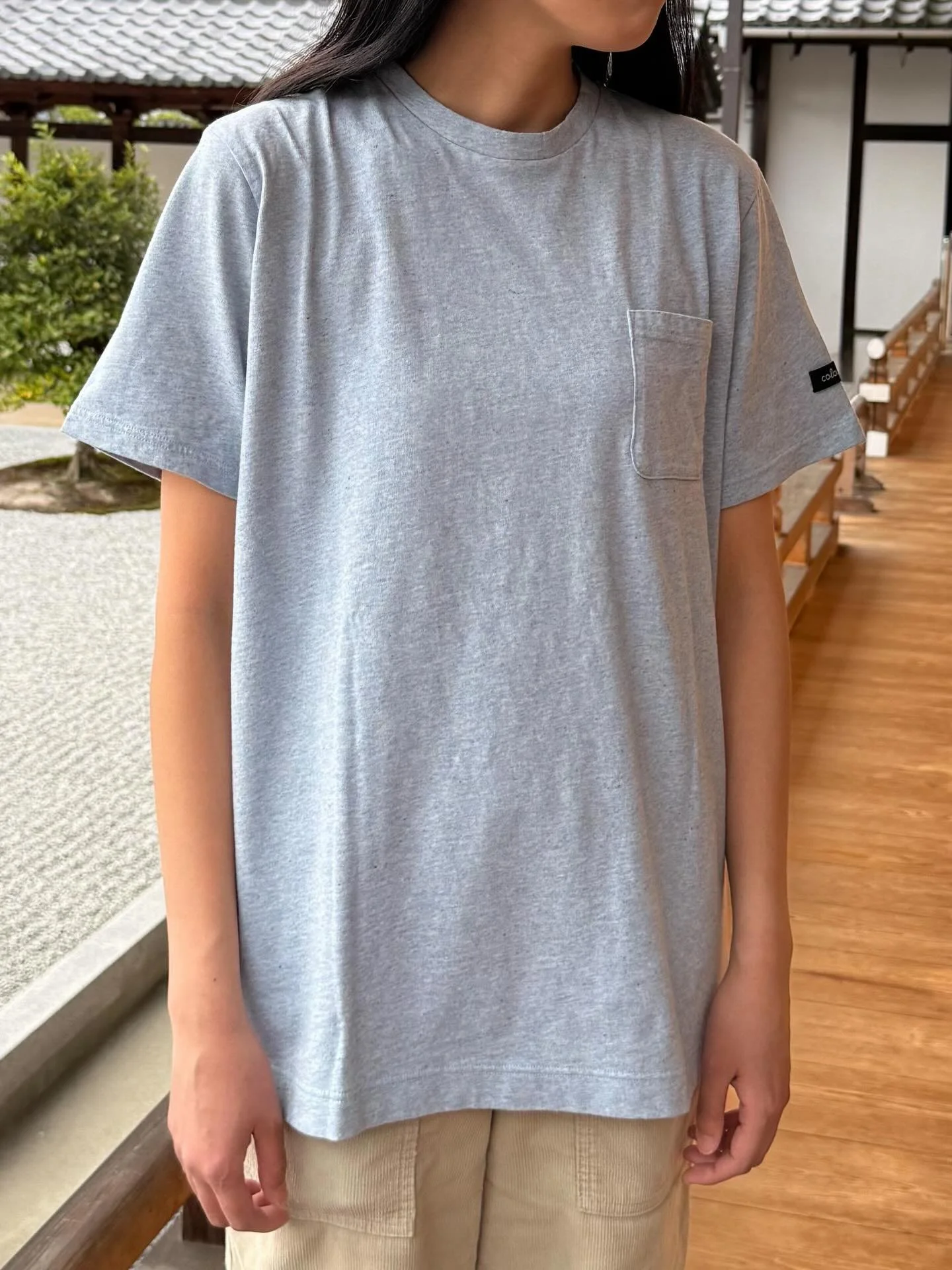 .
現在、大丸東京店9階の複合型体験ストア「明日見世-asumise-」に出品中のcolourloopですが、出品期間もいよいよ今月4月28日(火)までとなりました。

「以前から気になっていたけれど、実物を見てから決めたい」
「実際の色味や、独特の素材感を肌で感じたい」
そんな方は、ぜひこの機会に足をお運びください！🏃&zwj;♂️💨

✨ colourloopのこだわりを「体験」する
明日見世は、単に「買う」場所ではなく、ブランドのストーリーや想いに「出会う」場所。
アップサイクルから生