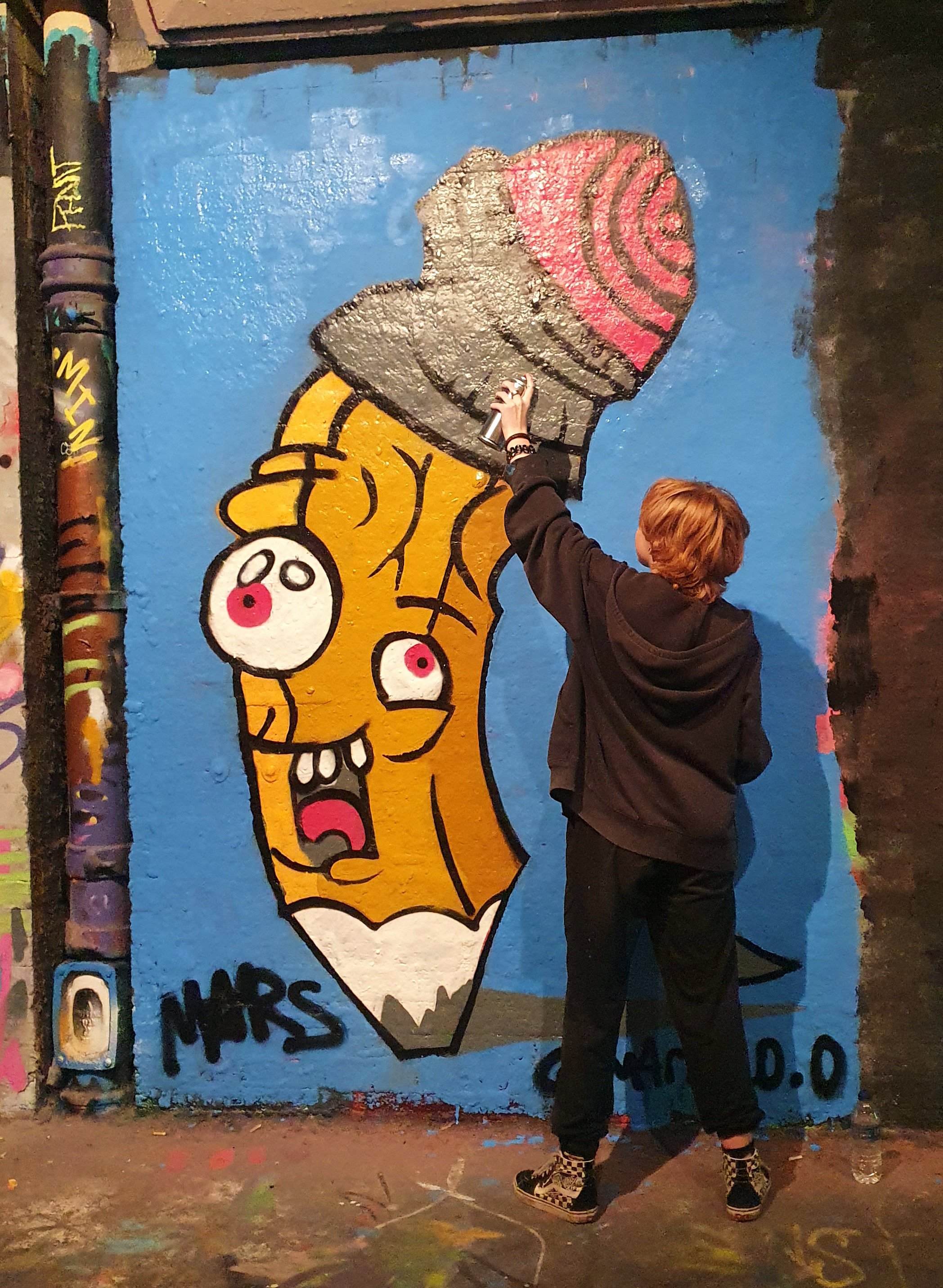 Graffiti workshop and spray paint lesson