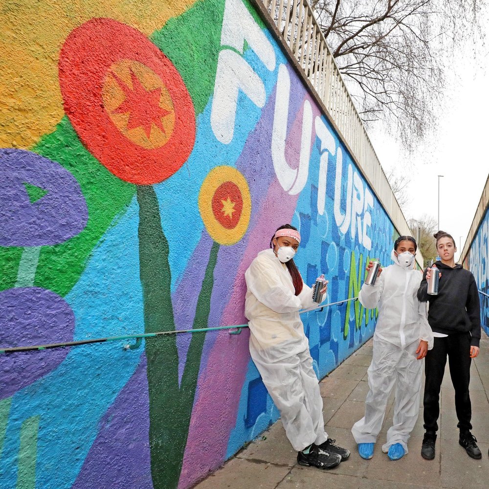 Baca Students trying spray paint