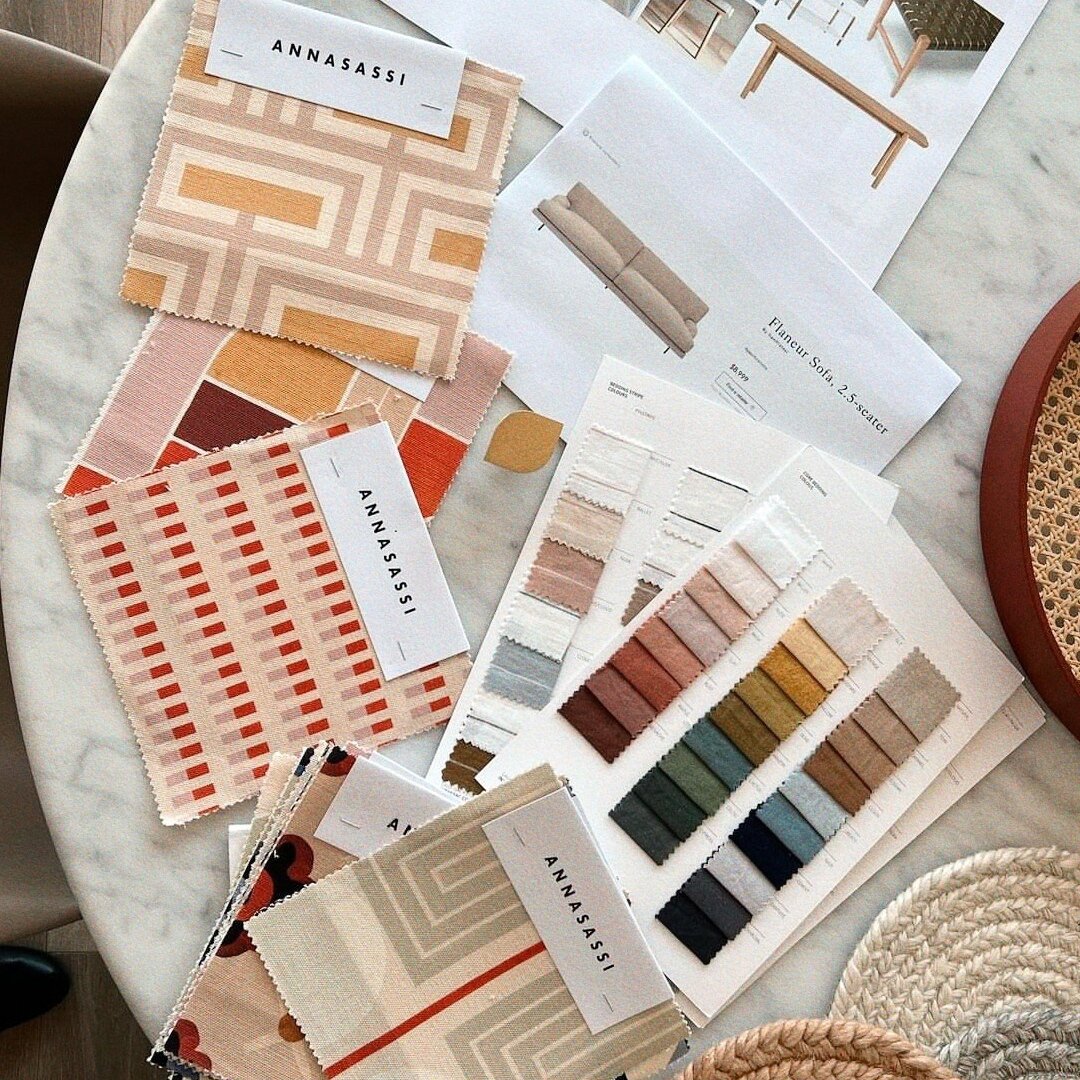 Don't forget to tag us in your flatlay, we love seeing how designers envisage using our designs!⁠
⁠
@design.to.love playing with our Colonna, Girasole, Facade, Palazzo and Scala prints.