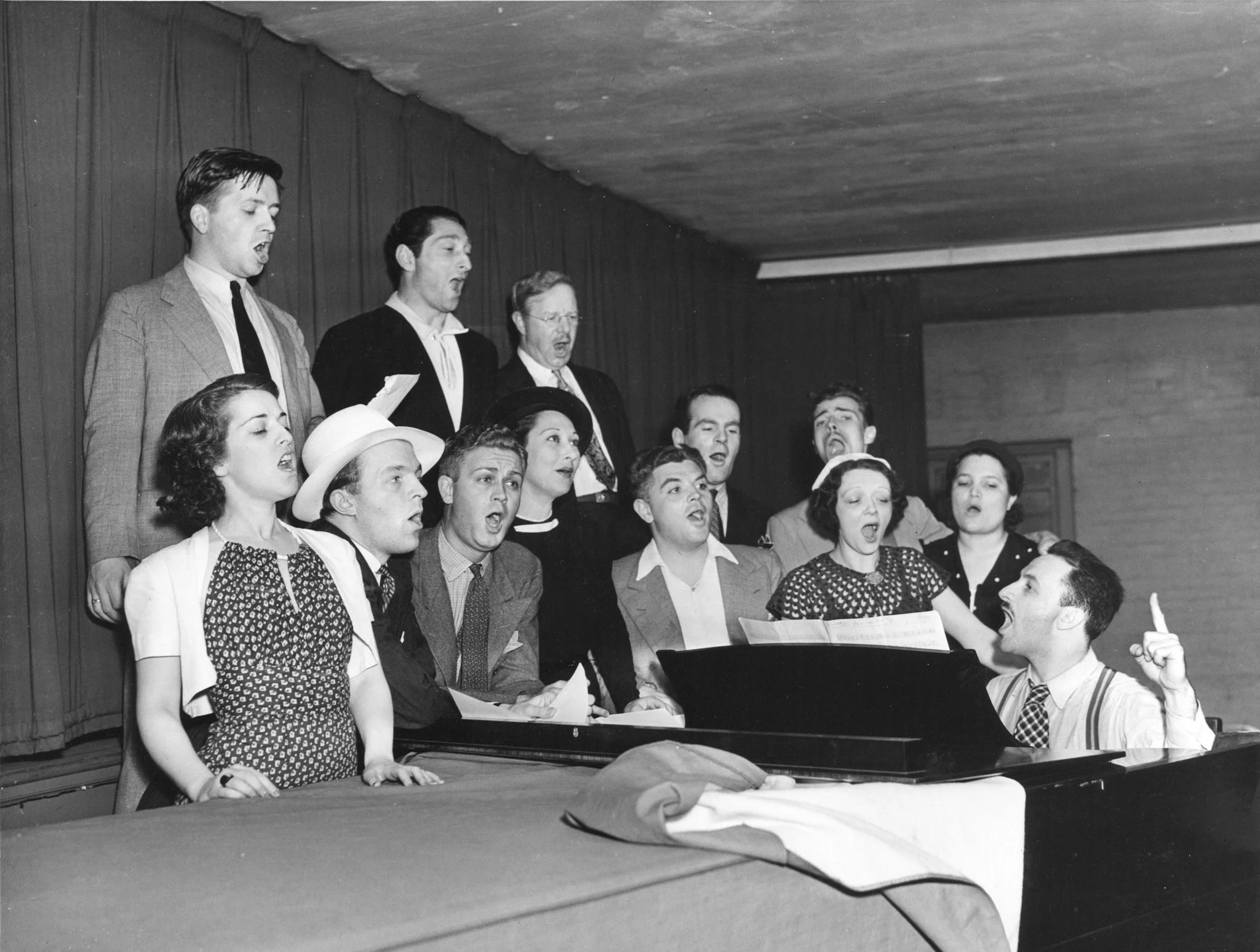 The 1,000 person march (for theatre)