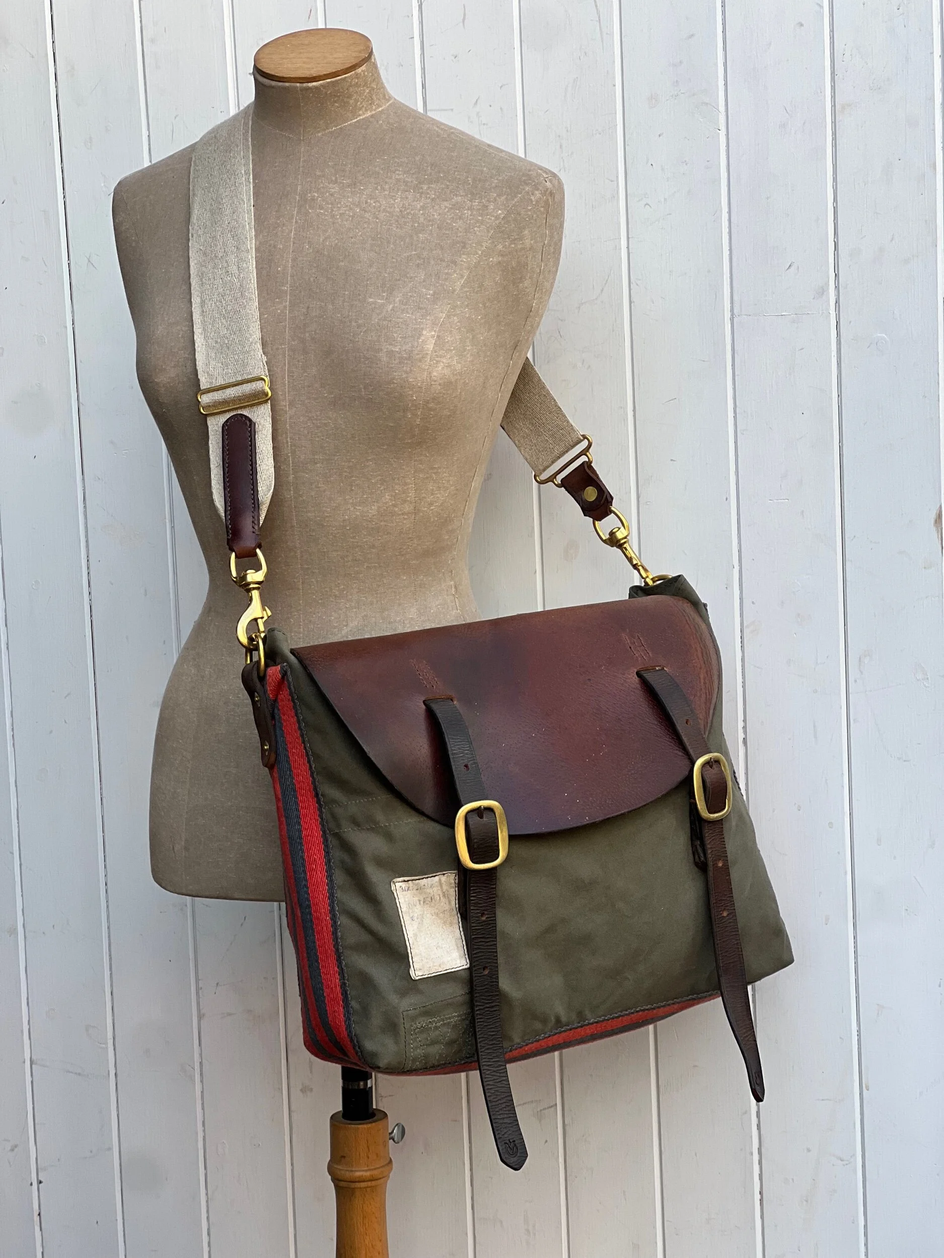 Handmade repurposed military vintage canvas satchel manbag weekend bag slowfashion sustainable fashion