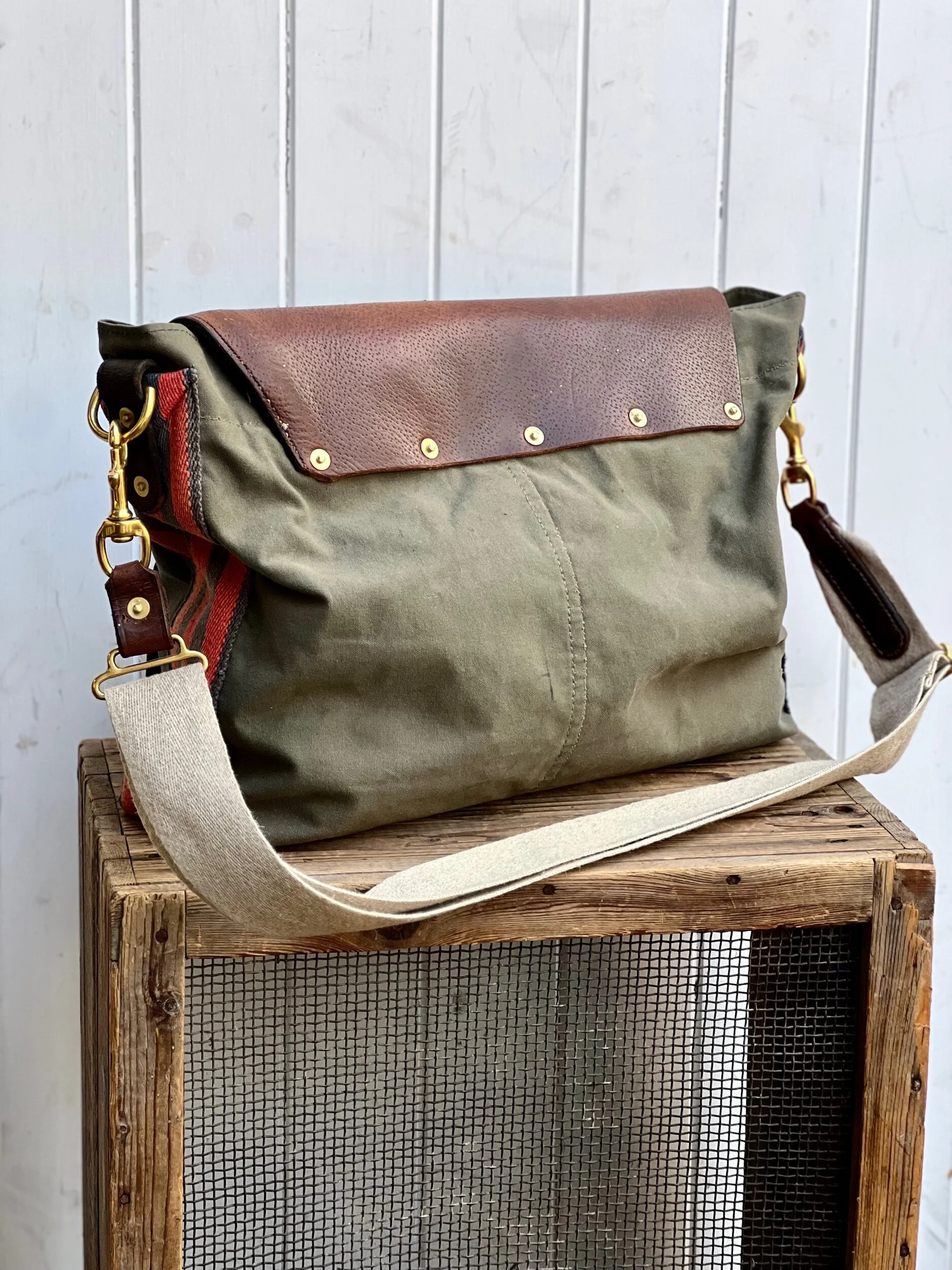 Handmade repurposed military vintage canvas satchel manbag weekend bag slowfashion sustainable fashion
