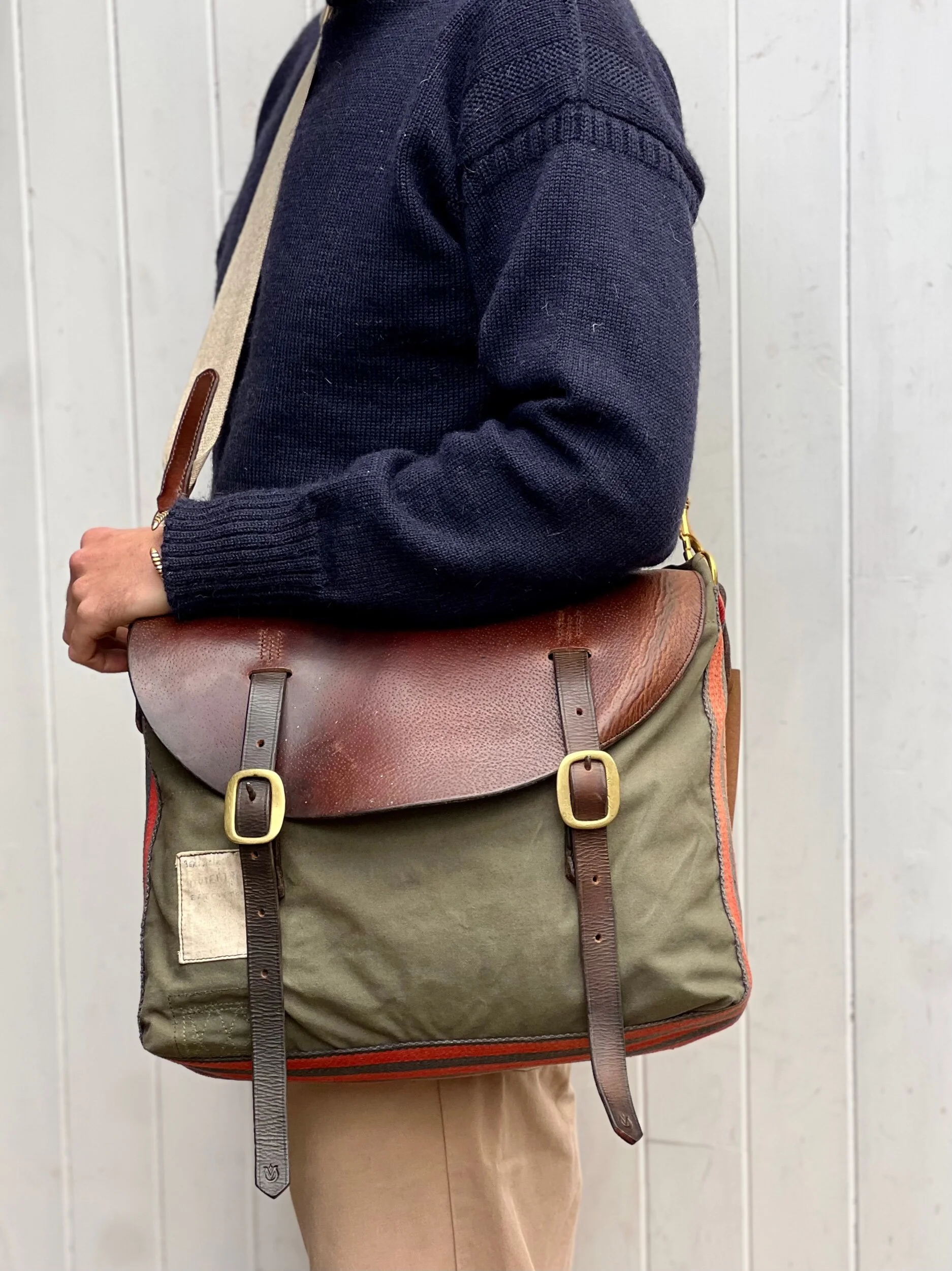 Handmade repurposed military vintage canvas satchel manbag weekend bag slowfashion sustainable fashion