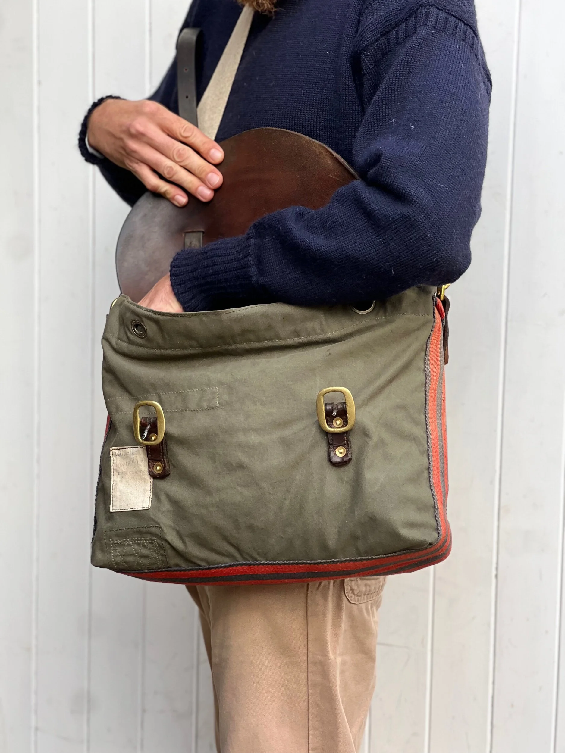 Handmade repurposed military vintage canvas satchel manbag weekend bag slowfashion sustainable fashion