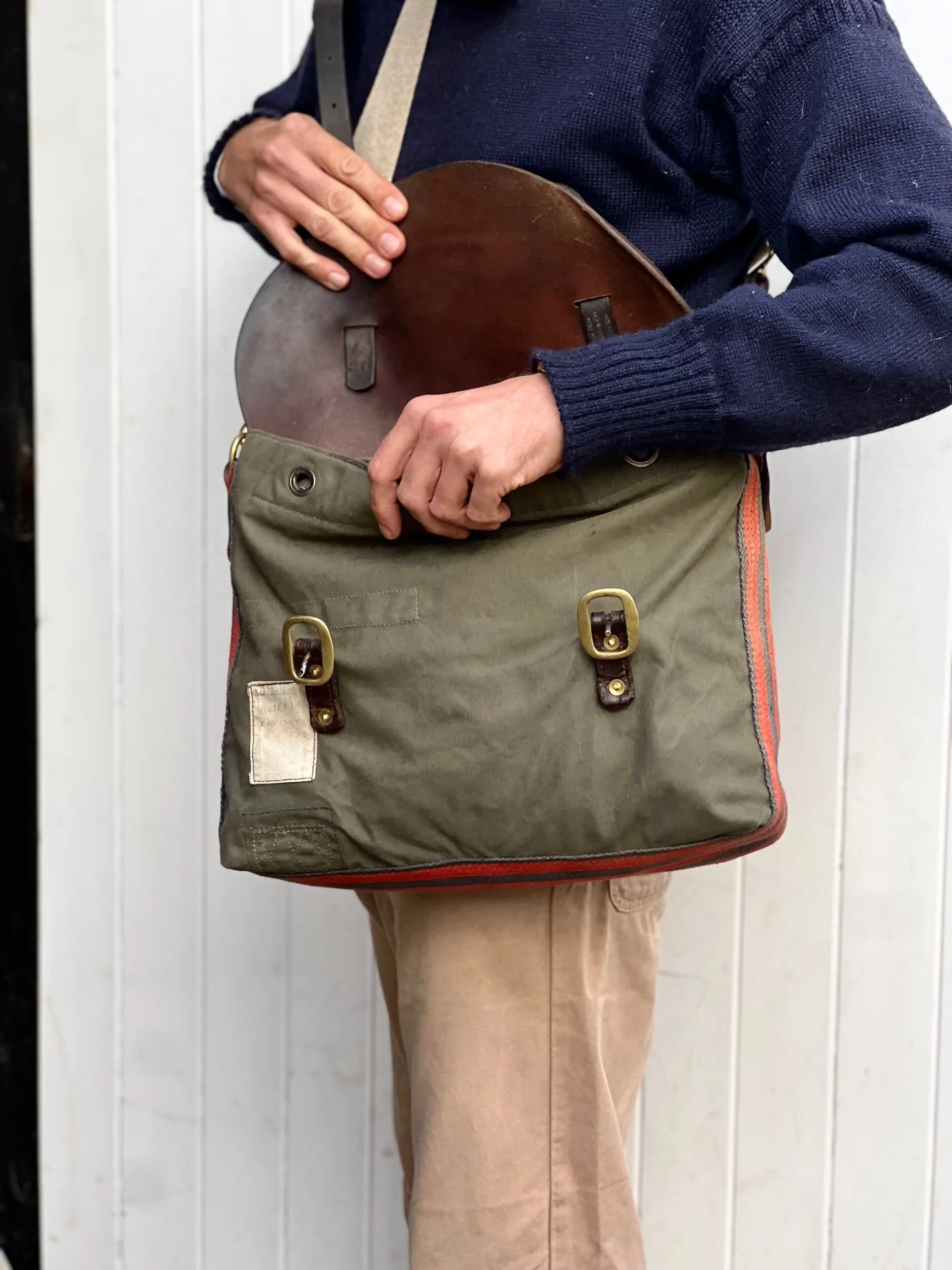 Handmade repurposed military vintage canvas satchel manbag weekend bag slowfashion sustainable fashion