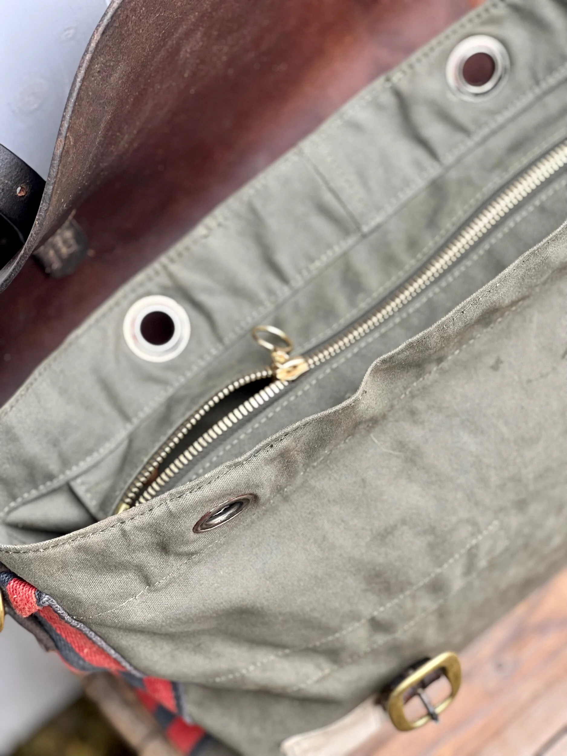 Handmade repurposed military vintage canvas satchel manbag weekend bag slowfashion sustainable fashion