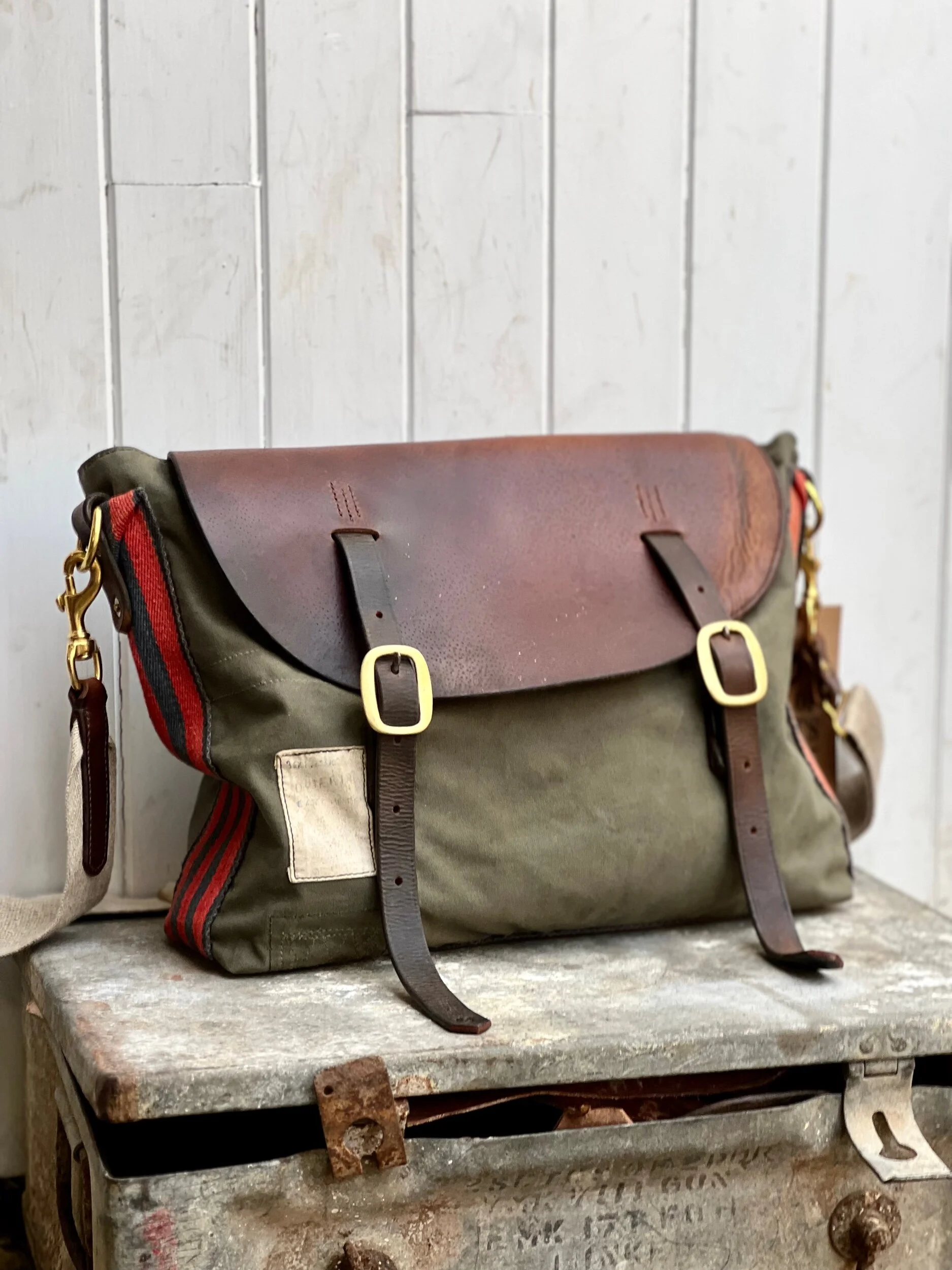 Handmade repurposed military vintage canvas satchel manbag weekend bag slowfashion sustainable fashion