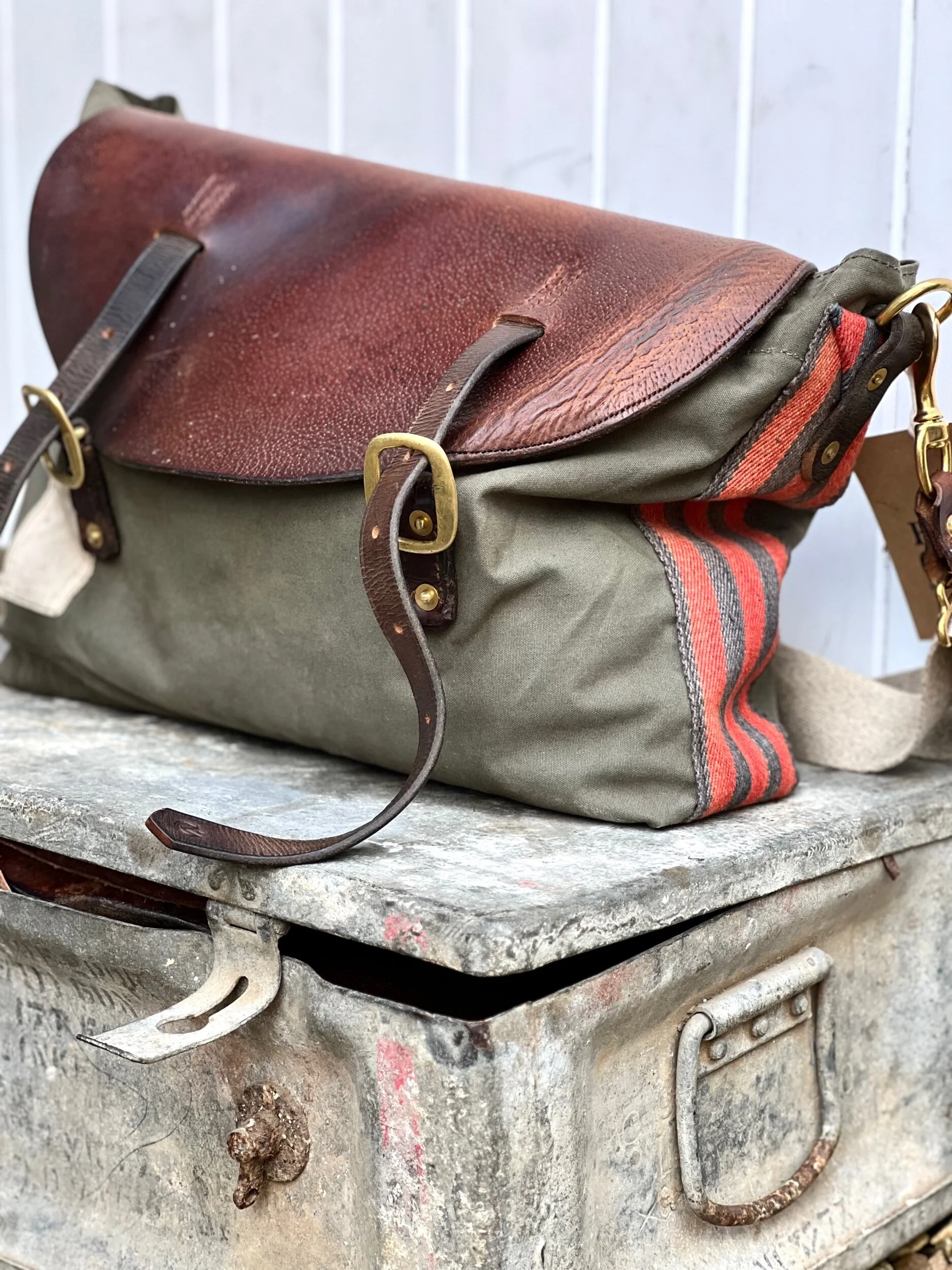Handmade repurposed military vintage canvas satchel manbag weekend bag slowfashion sustainable fashion