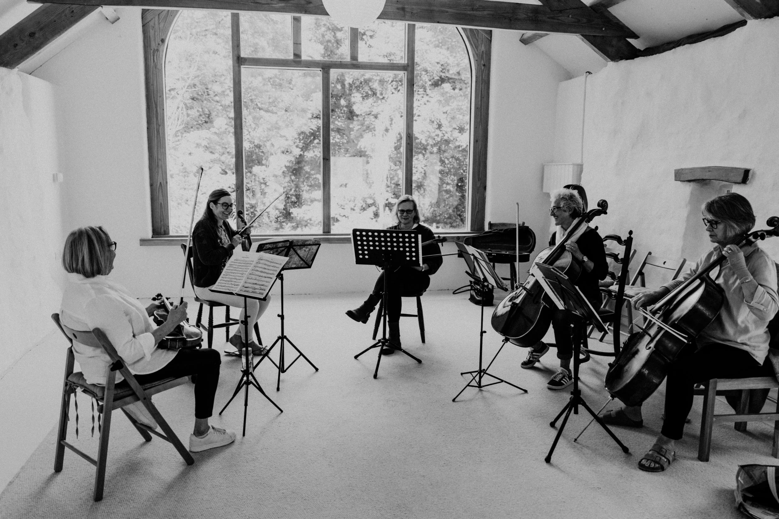 String playing course for adults