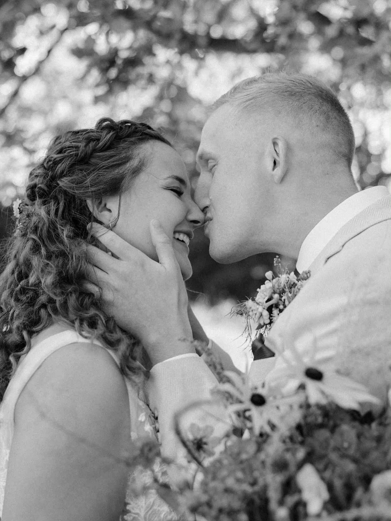 Vi elsker n&aring;r vi f&aring;r tilsendt billeder og feedback fra vores sk&oslash;nne brude 😍❤️ 

Tusind tak for at dele med os @mayadubadi 🙏🏻

Mayas smukke h&aring;r blev stylet af Rikke Riis