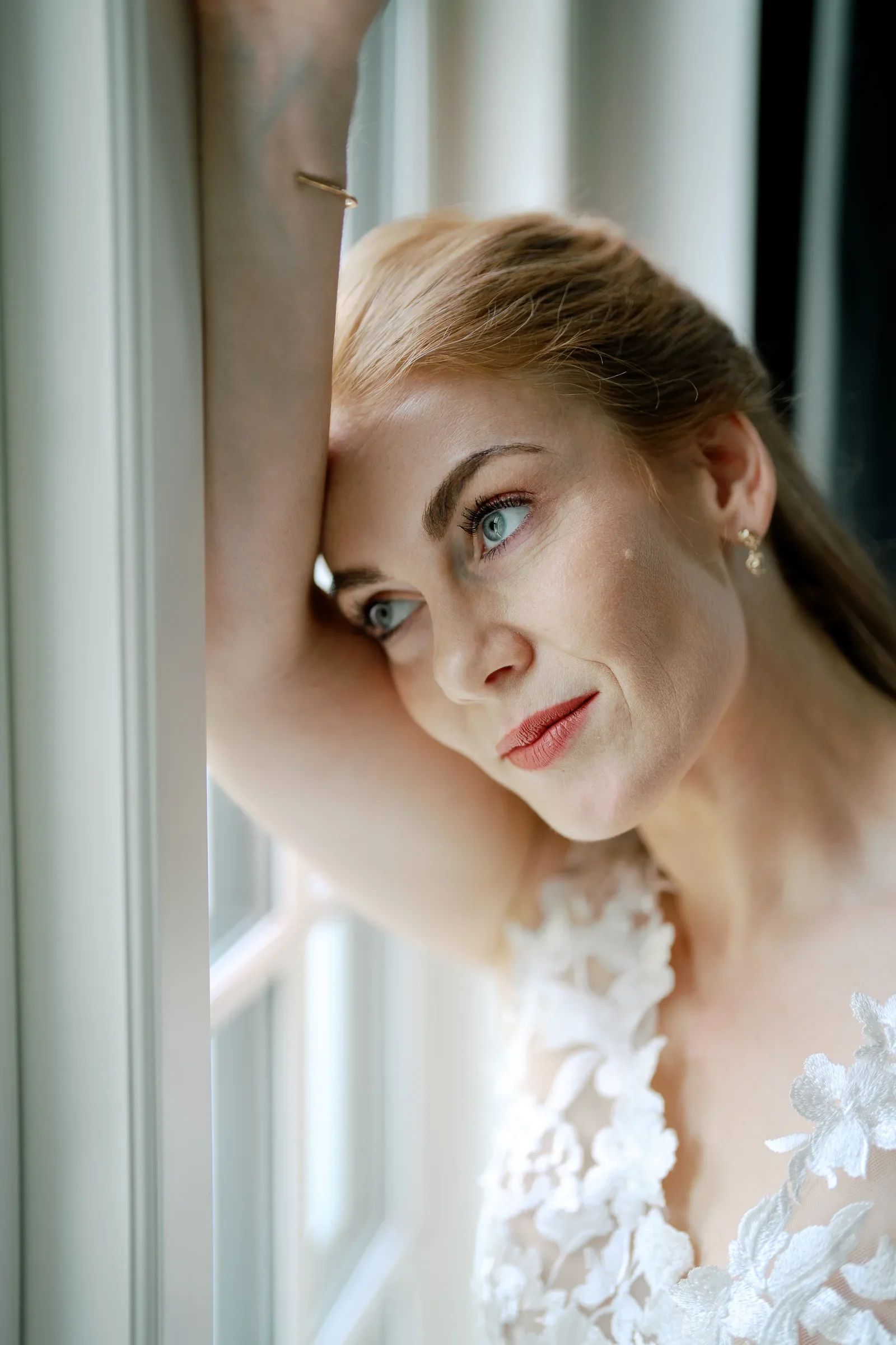brudestyling-mette-pahuus-brudehaar-makeup-riistyle-25.webp