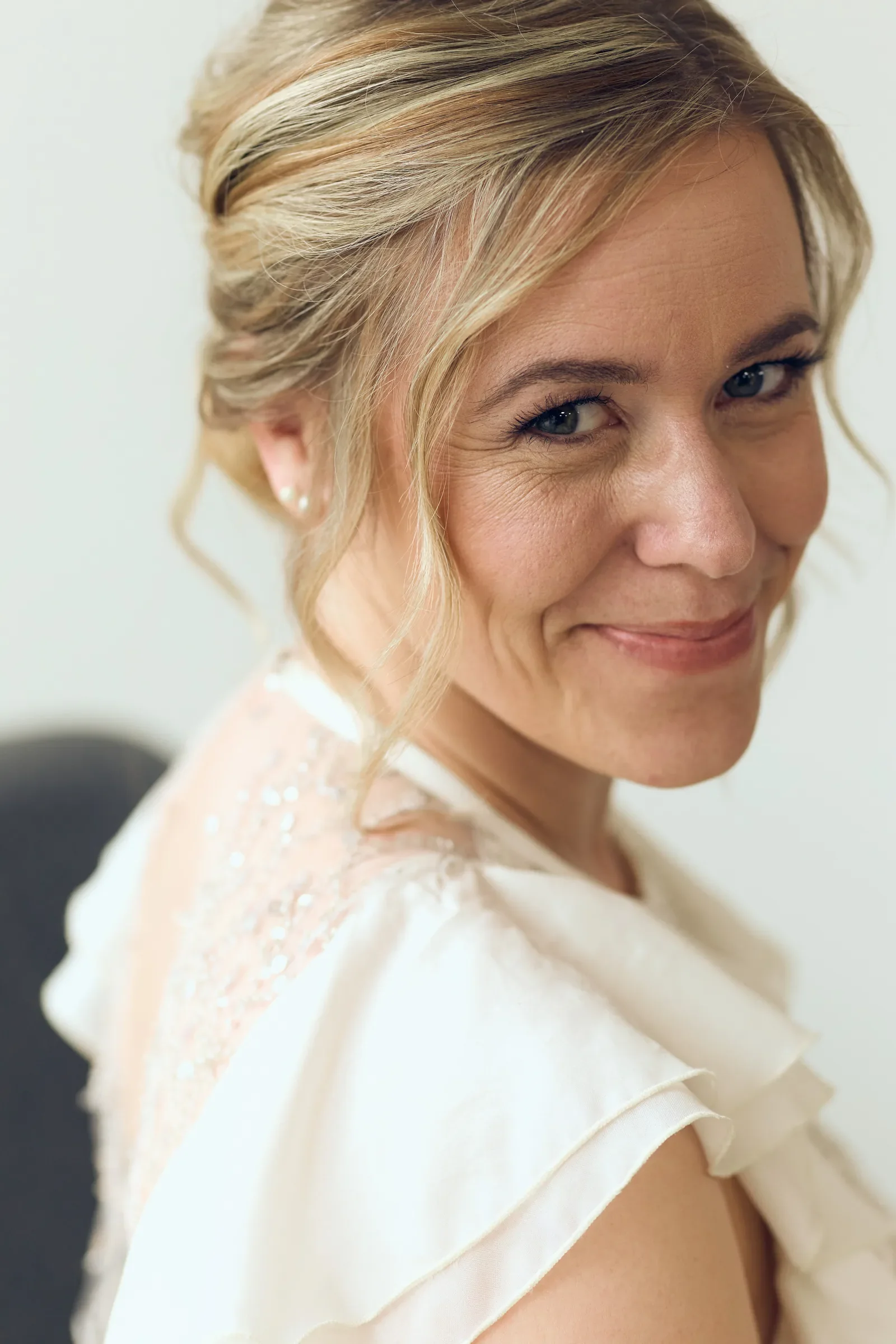 brudestyling-emma-brudehaar-makeup-riistyle-13.webp