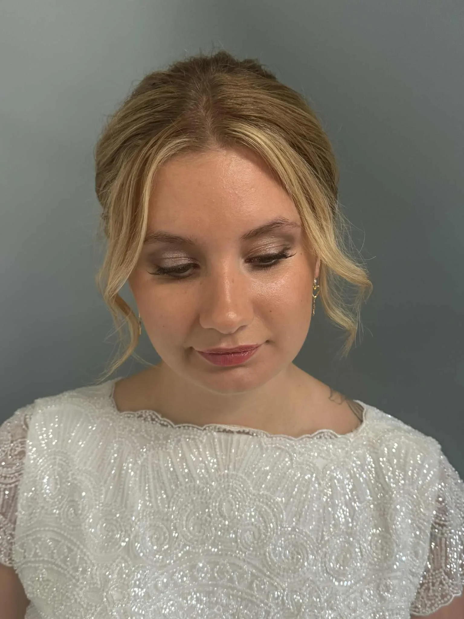 brudestyling-lone-brudehaar-makeup-riistyle-04.webp