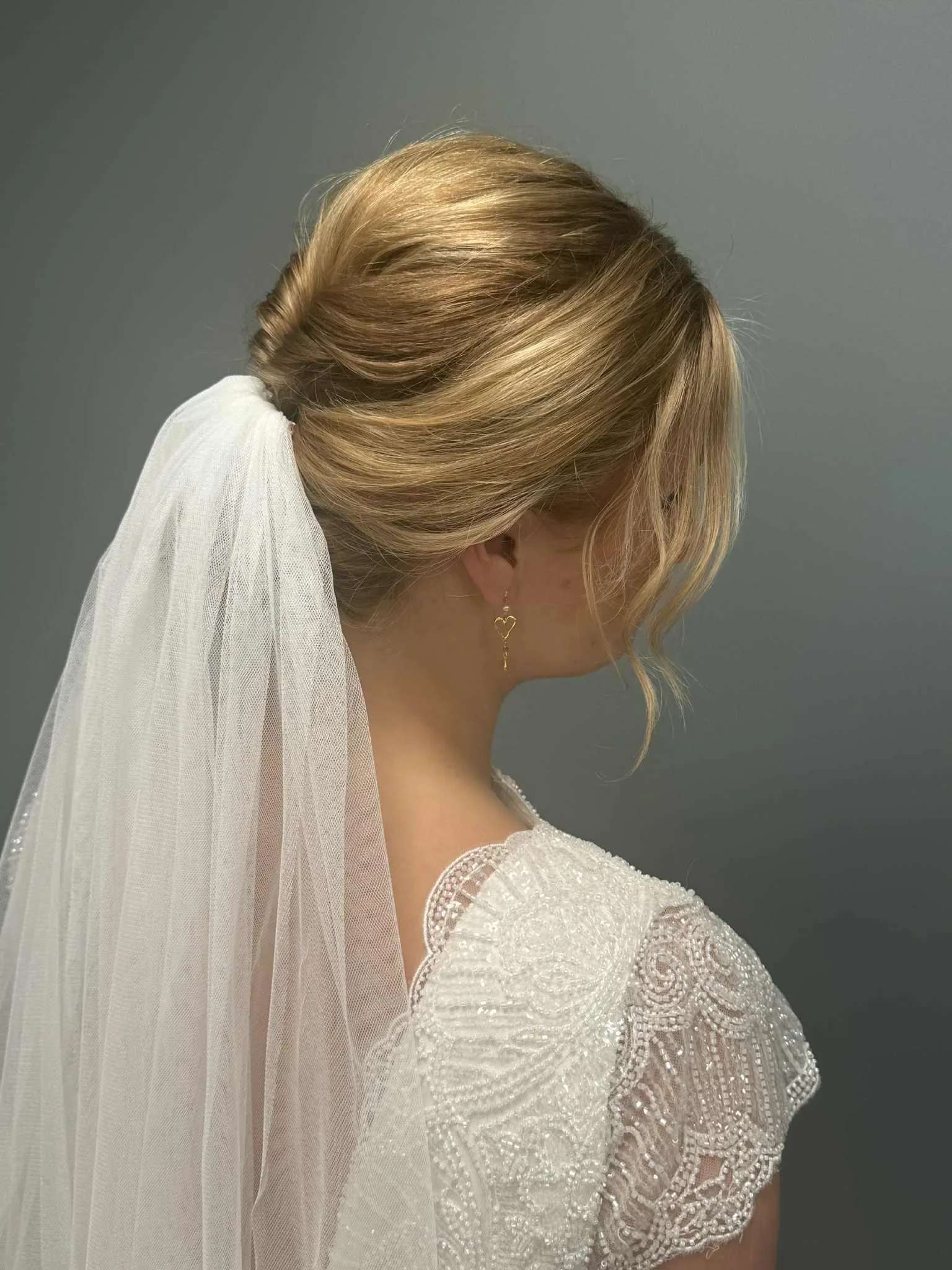 brudestyling-lone-brudehaar-makeup-riistyle-03.webp