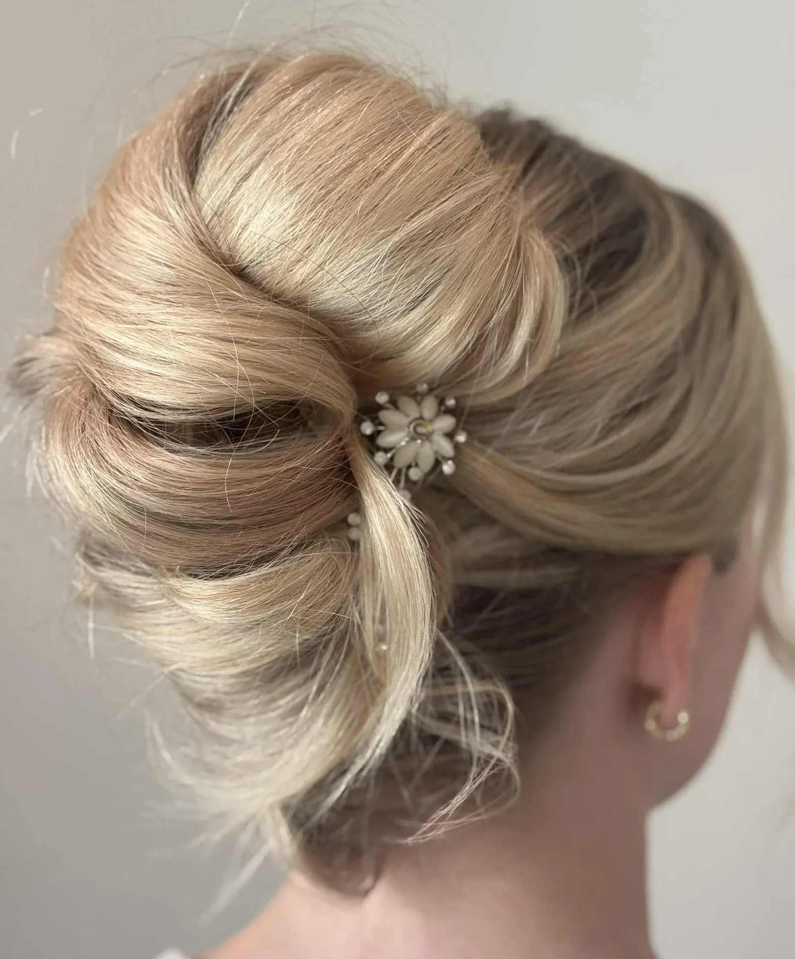 brudestyling-lone-brudehaar-makeup-riistyle-12.webp