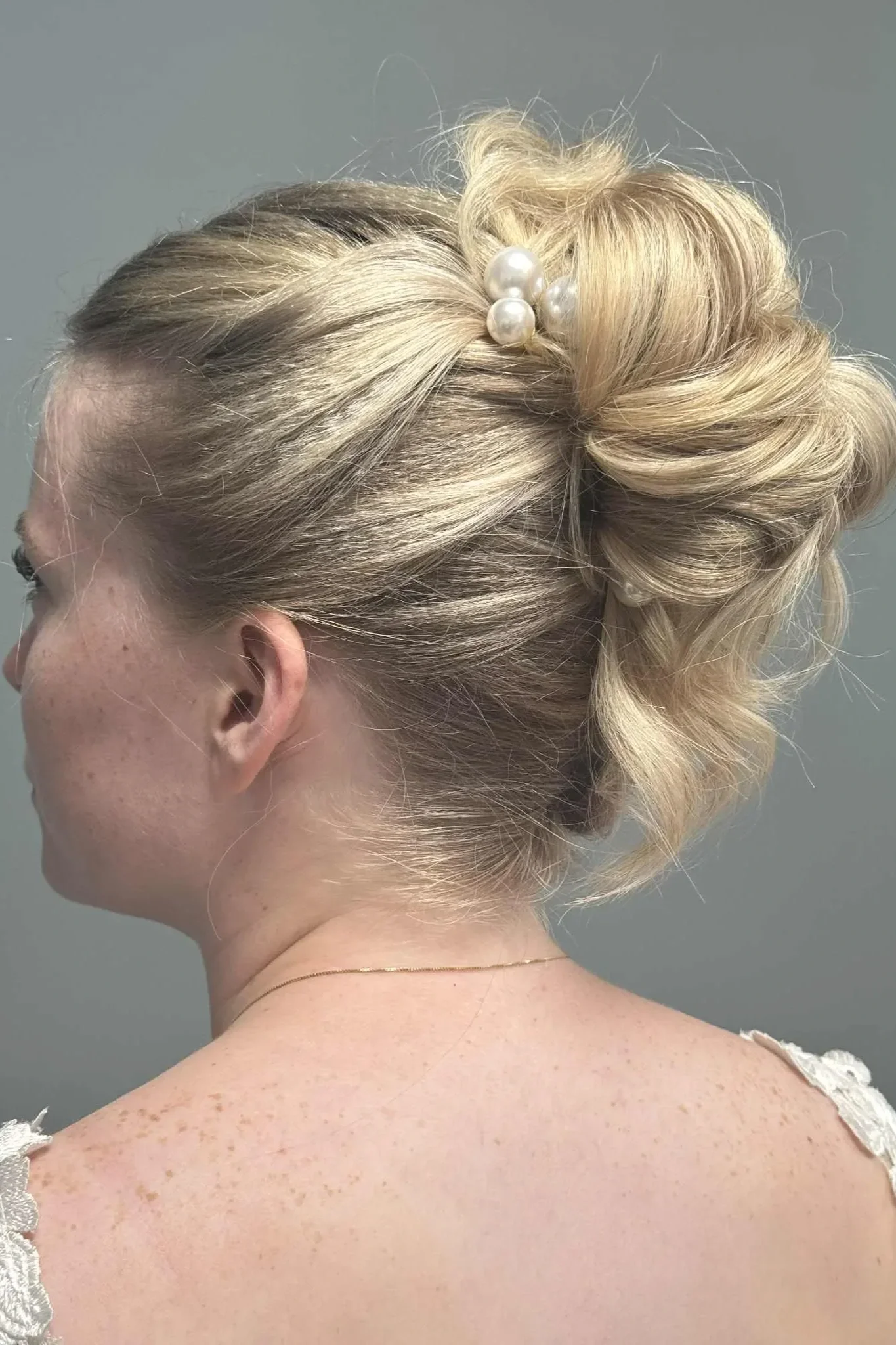 brudestyling-lone-brudehaar-makeup-riistyle-06.webp