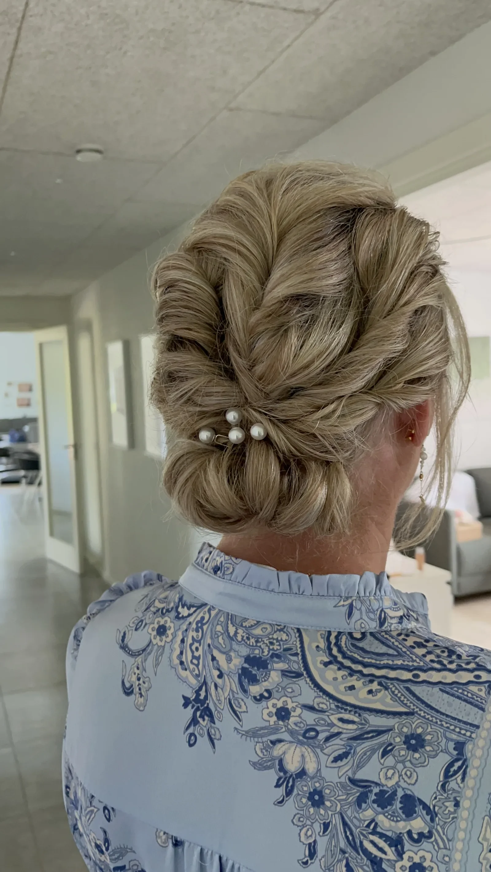 brudestyling-britt-brudehaar-makeup-riistyle-08.webp