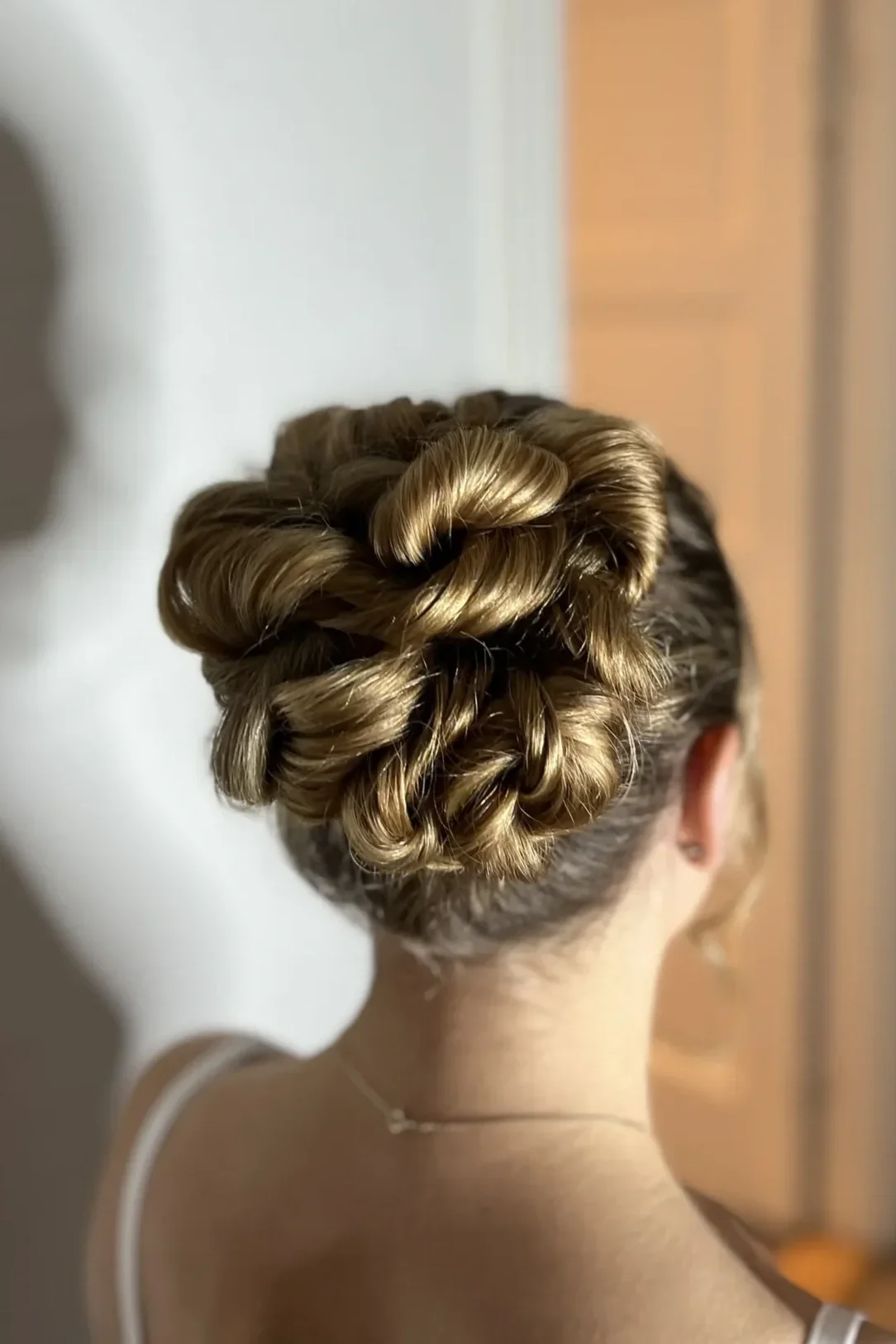 brudestyling-britt-brudehaar-makeup-riistyle-03.webp