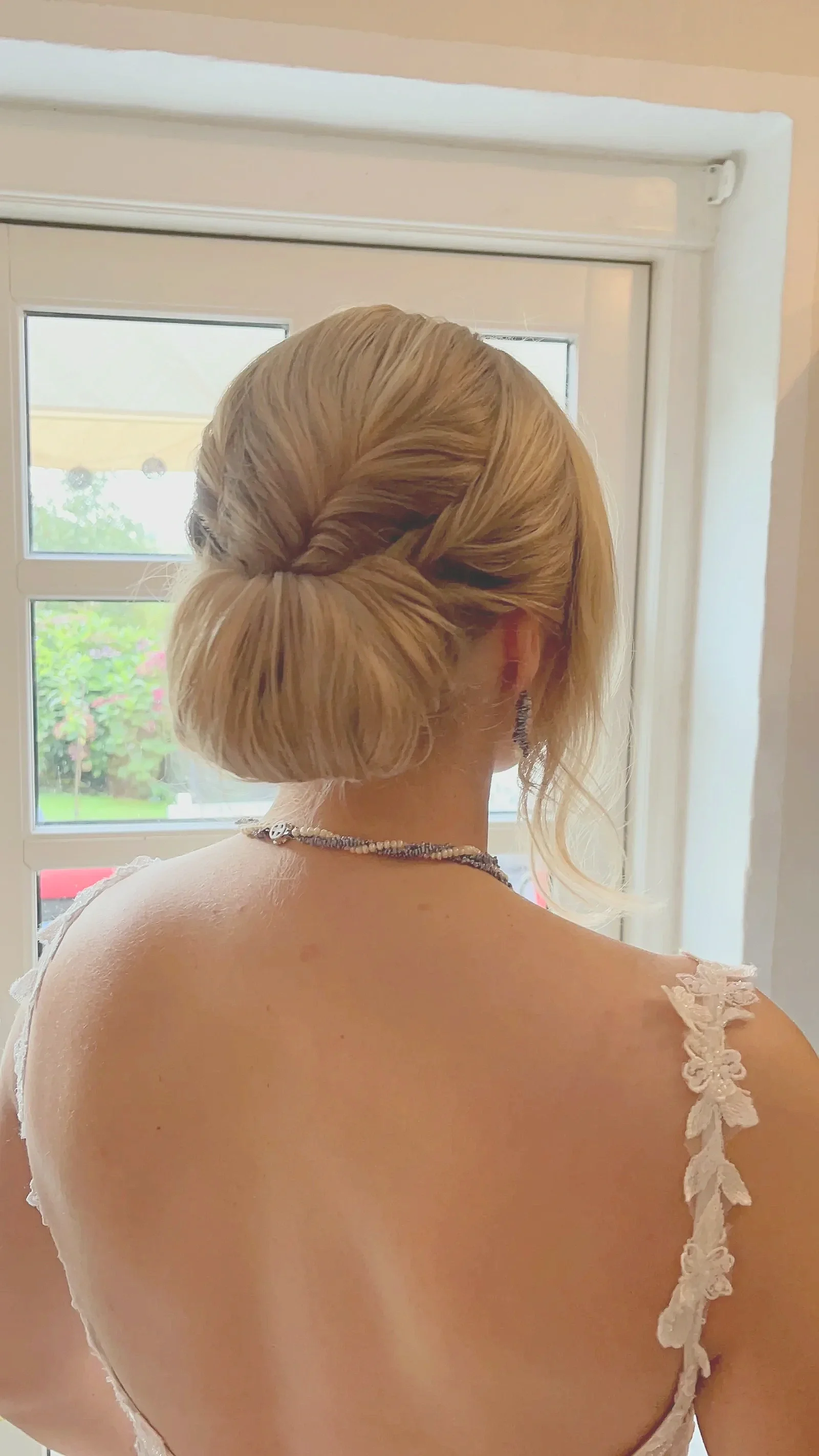 brudestyling-britt-brudehaar-makeup-riistyle-06.webp