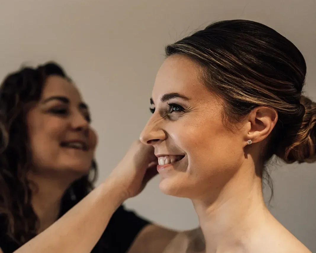 riistyle-brudestyling-klassisk-opsaetning-bryllupsforberedelse