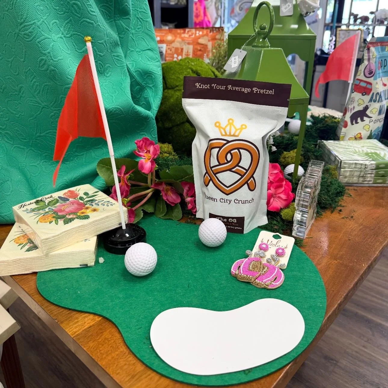 Masters weekend is in full swing at The Cottage HP ⛳️💚

Stop by Saturday from 11&ndash;4 PM for a little shopping, a few refreshments, and all the golf-inspired goodies. Enter to win our Brunch Basket Giveaway and find the perfect pieces for your Ma