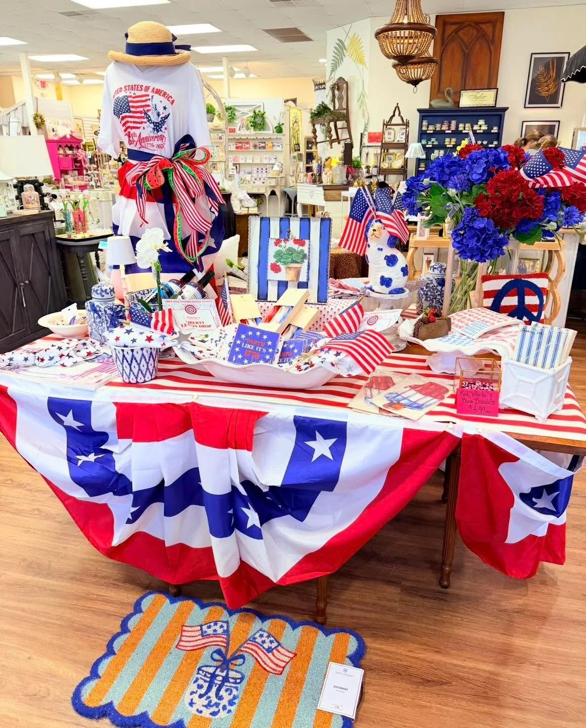 Memorial Day weekend starts HERE 🇺🇸❤️🤍💙

From festive outfits to hosting essentials, gifts, d&eacute;cor, entertaining pieces &amp; all the red, white, and cute things you didn&rsquo;t know you needed&hellip; The Cottage is READY for summer weeke