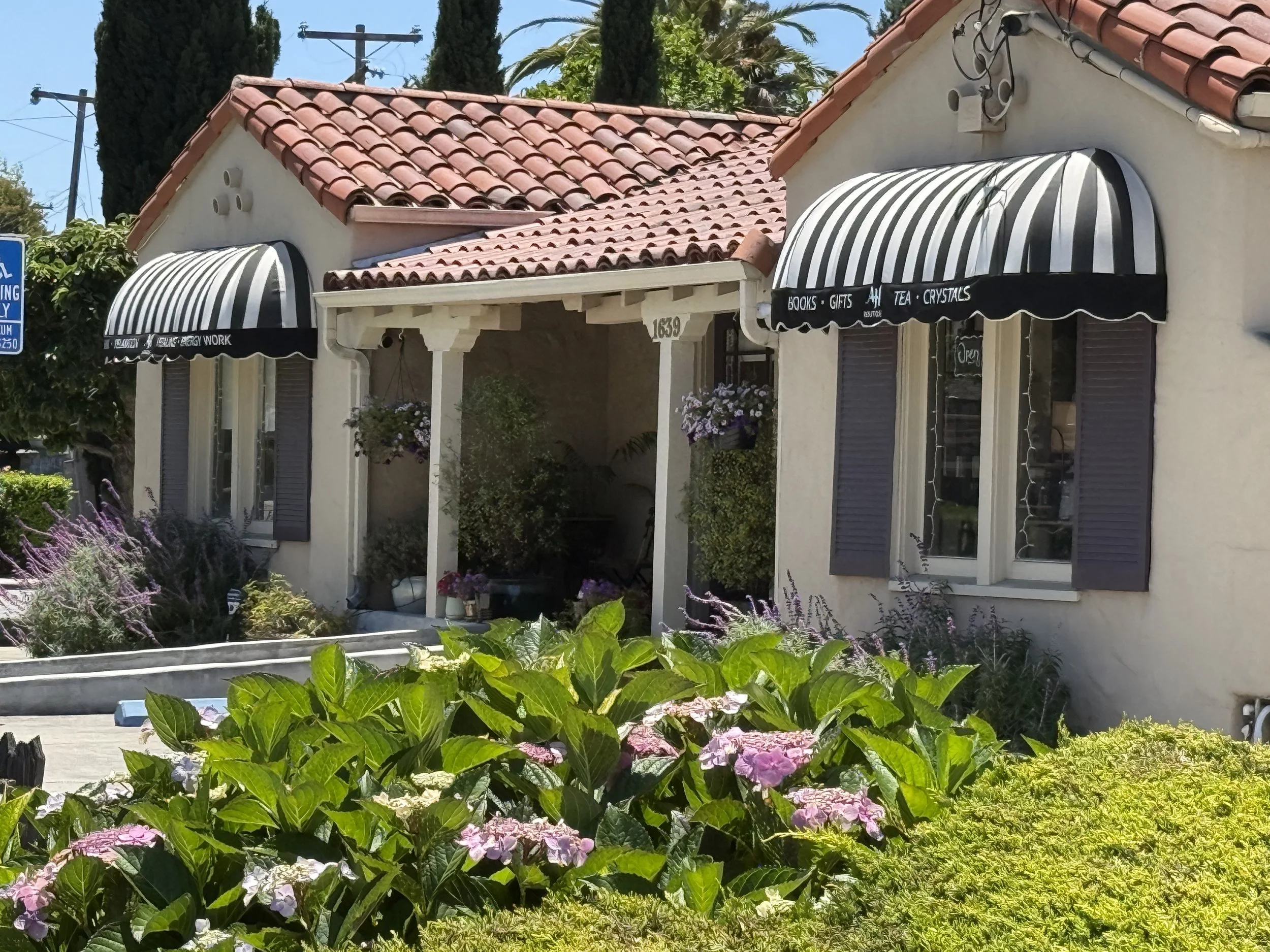 Amethyst House LLC, Amethyst House, Reiki Studio, Reiki School, Reiki Services, Reiki Healing, Reiki Master Teacher