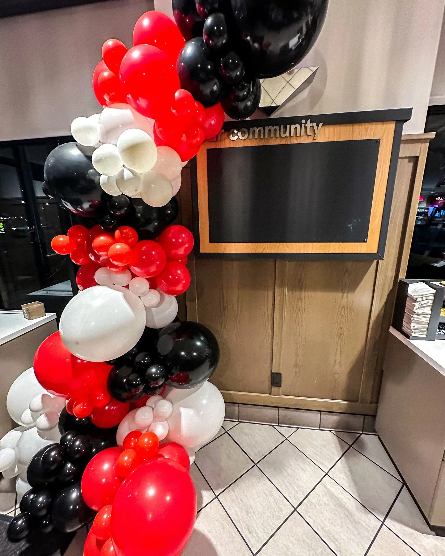 @cfaeauclaire is celebrating one year in Eau Claire today. Head over to check out the festivities and take a picture with our balloon arch!! 🎈🐓