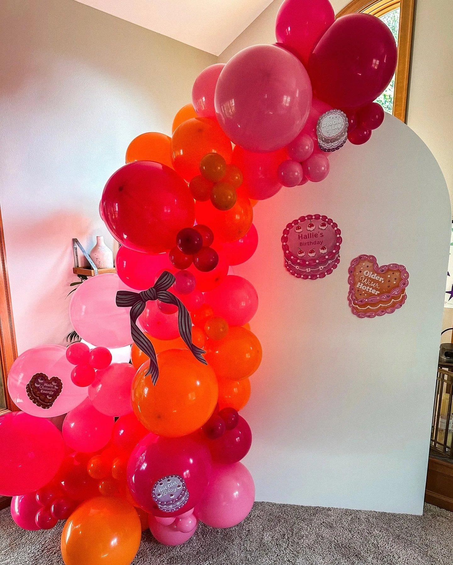 Hot girl birthday!! 🎂🎀

Cutouts: @bigdotofhappiness