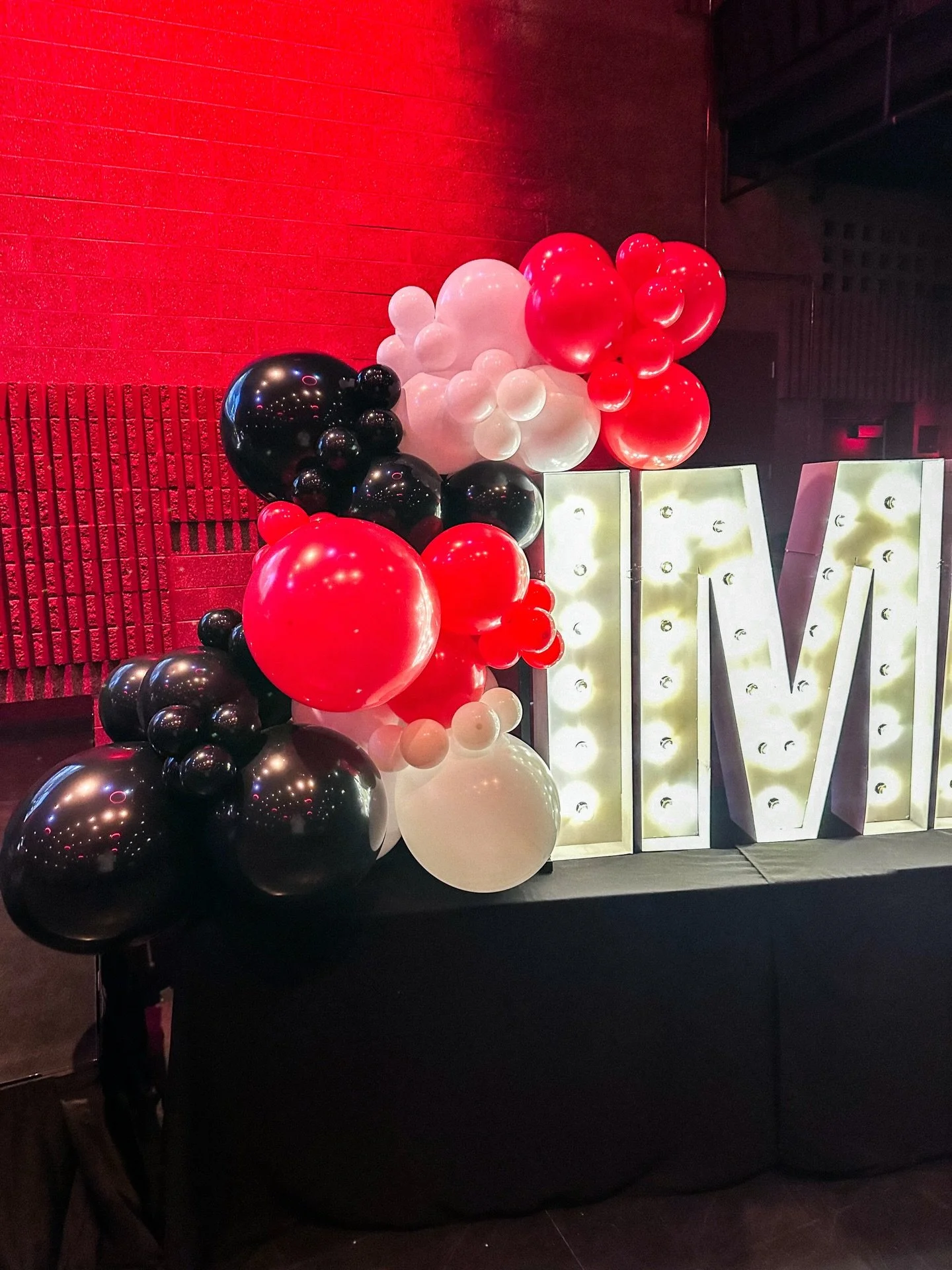 Making an impact with the balloons at @marketjohnson &lsquo;s yearly IMPACT event!!🎈👷🏼