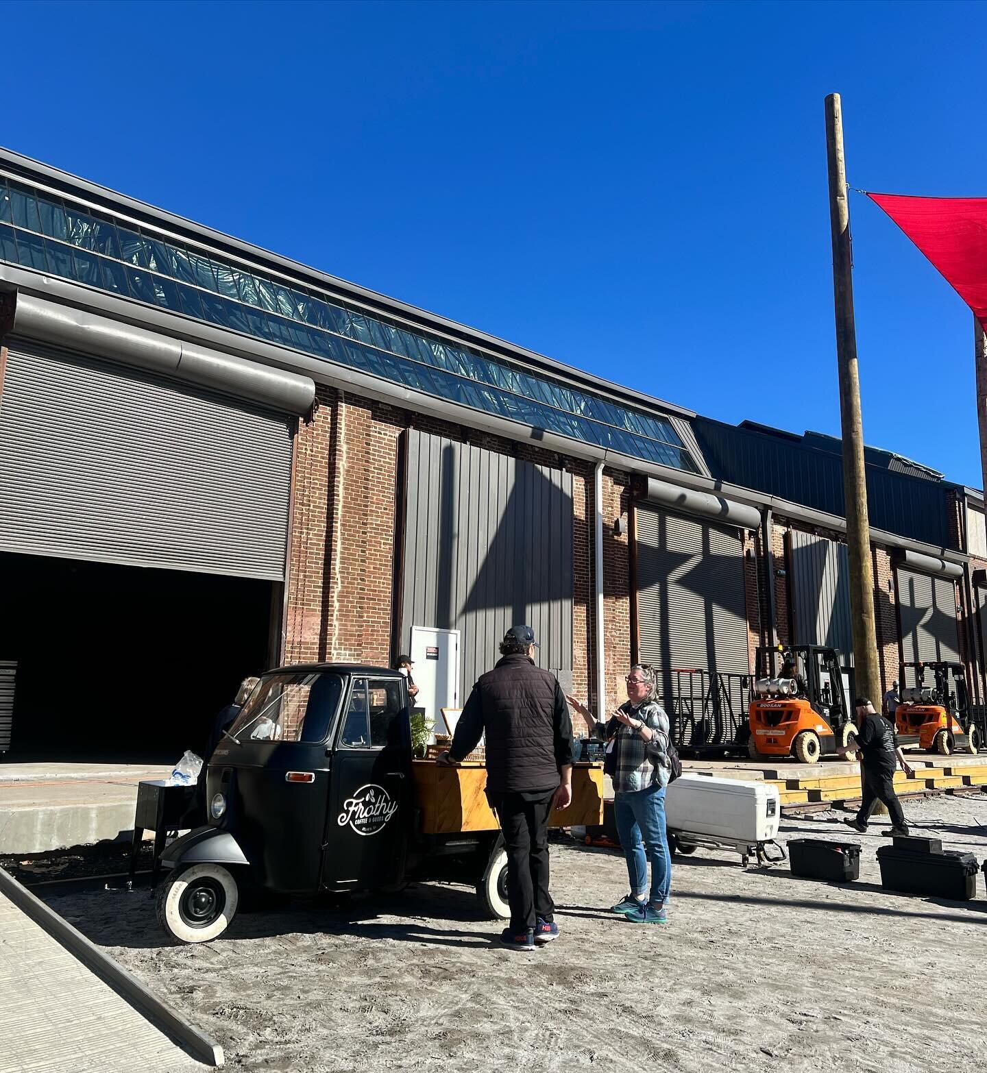 ☀️Suns out, Beans out! Or something like that. We had a blast serving the crew of So You Think You Can Dance! And this sunshine has us looking forward to all these amazing spring events. 🚚💨