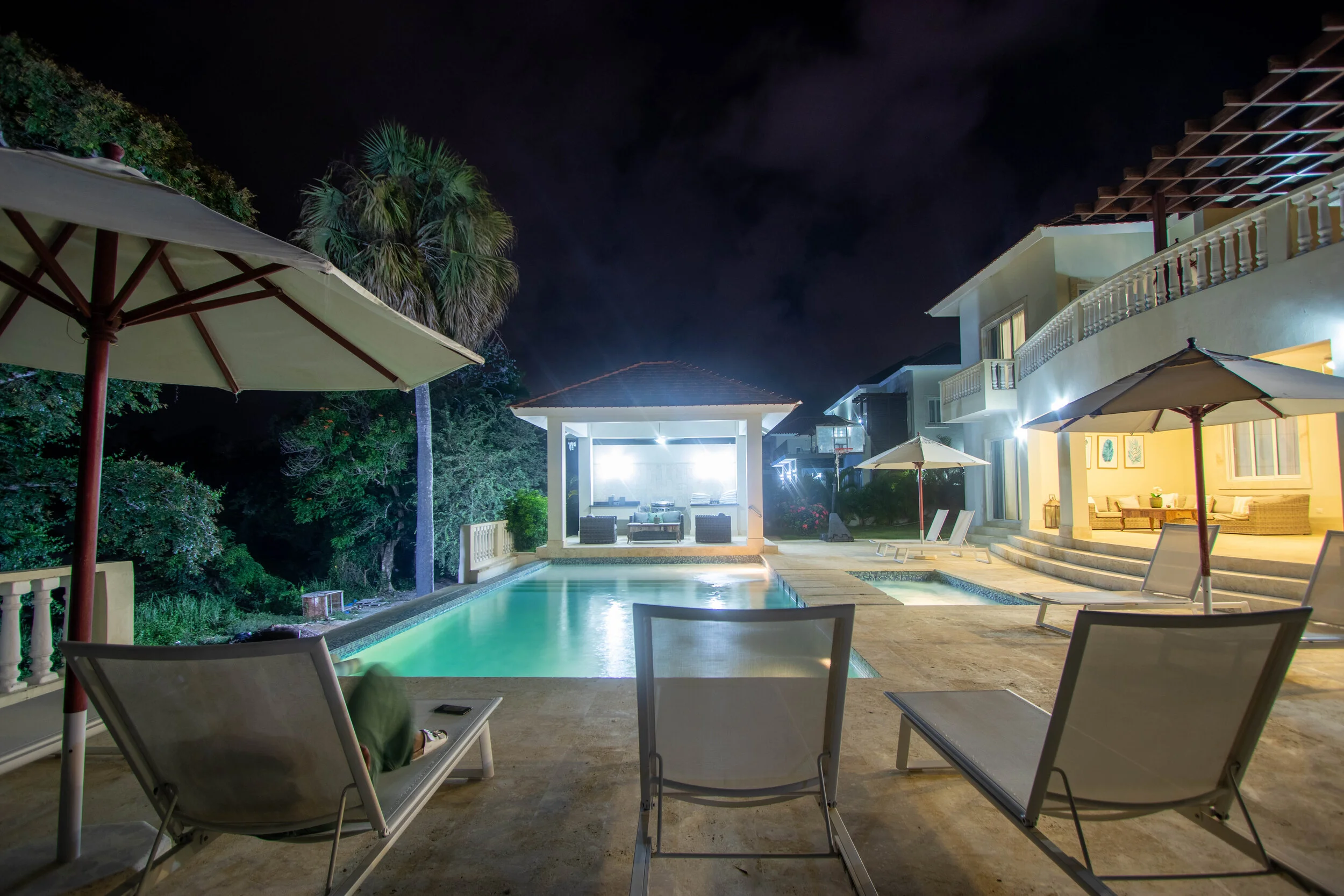 exterior rear pool2 -mansion