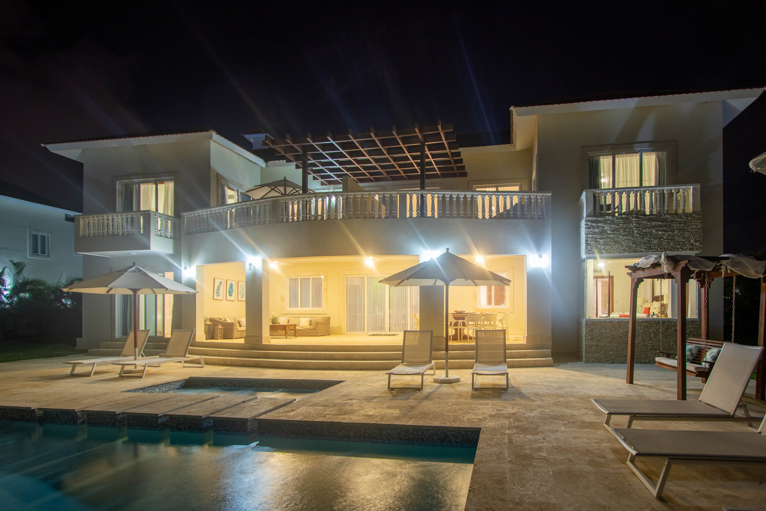 exterior rear pool -mansion