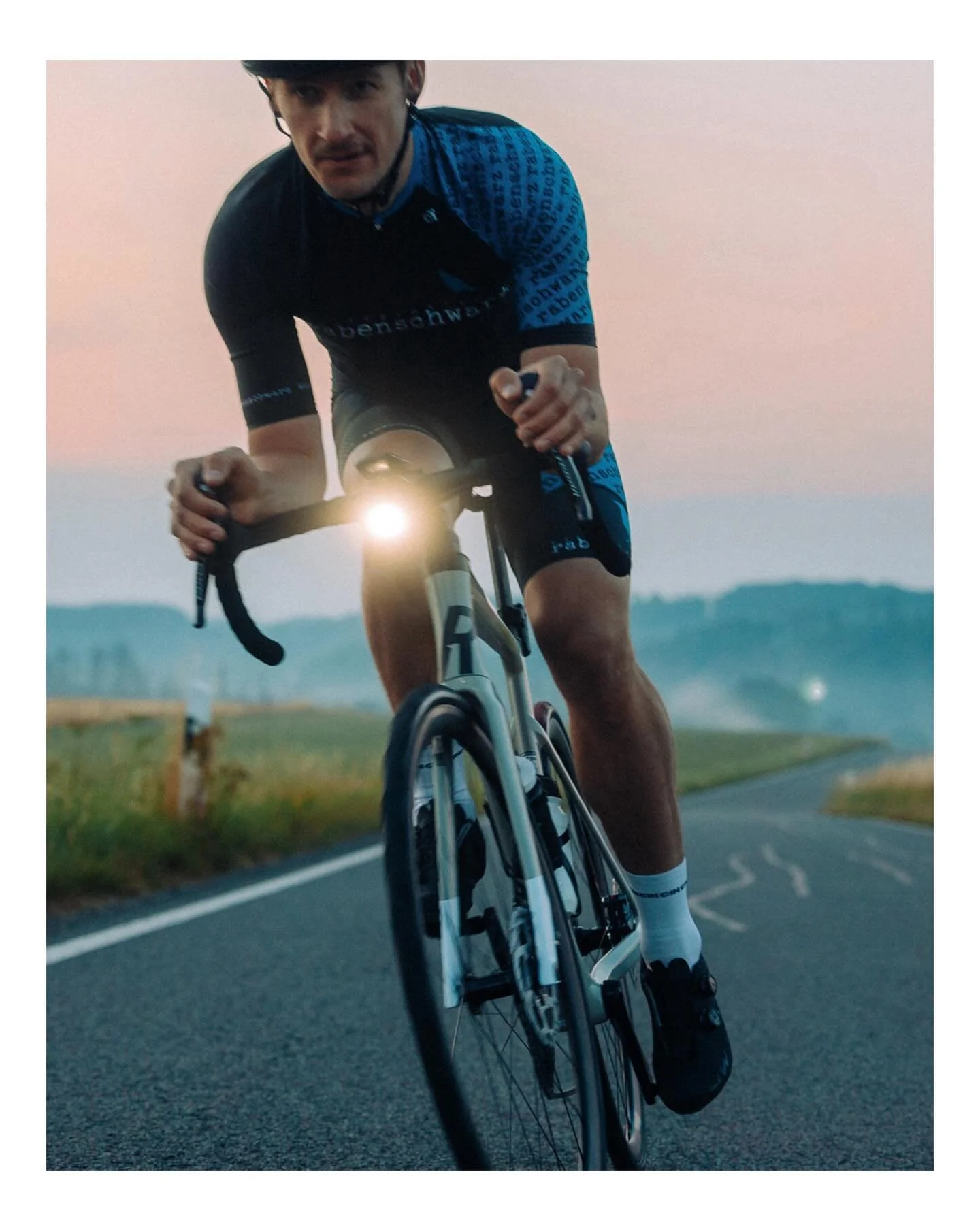 Happy to finally share part one of this project here. Make sure to go over to @urskusche to watch the film &bdquo;Leidenschaft&ldquo; 👀 

#cycling #roadbike #photography #biking #rosebikes #leidenschaft #production #landscape #nature