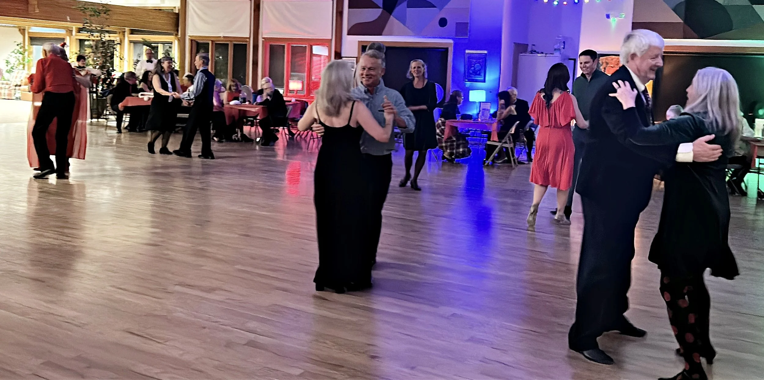 8-IMG_8595-small group with many seated, bright, contrast.JPG